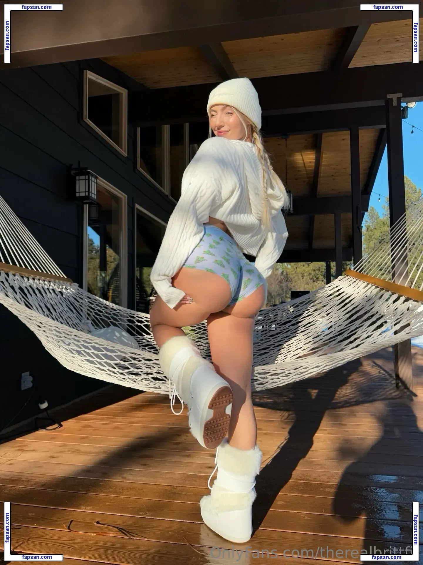 Therealbrittfit nude photo #0052 from OnlyFans