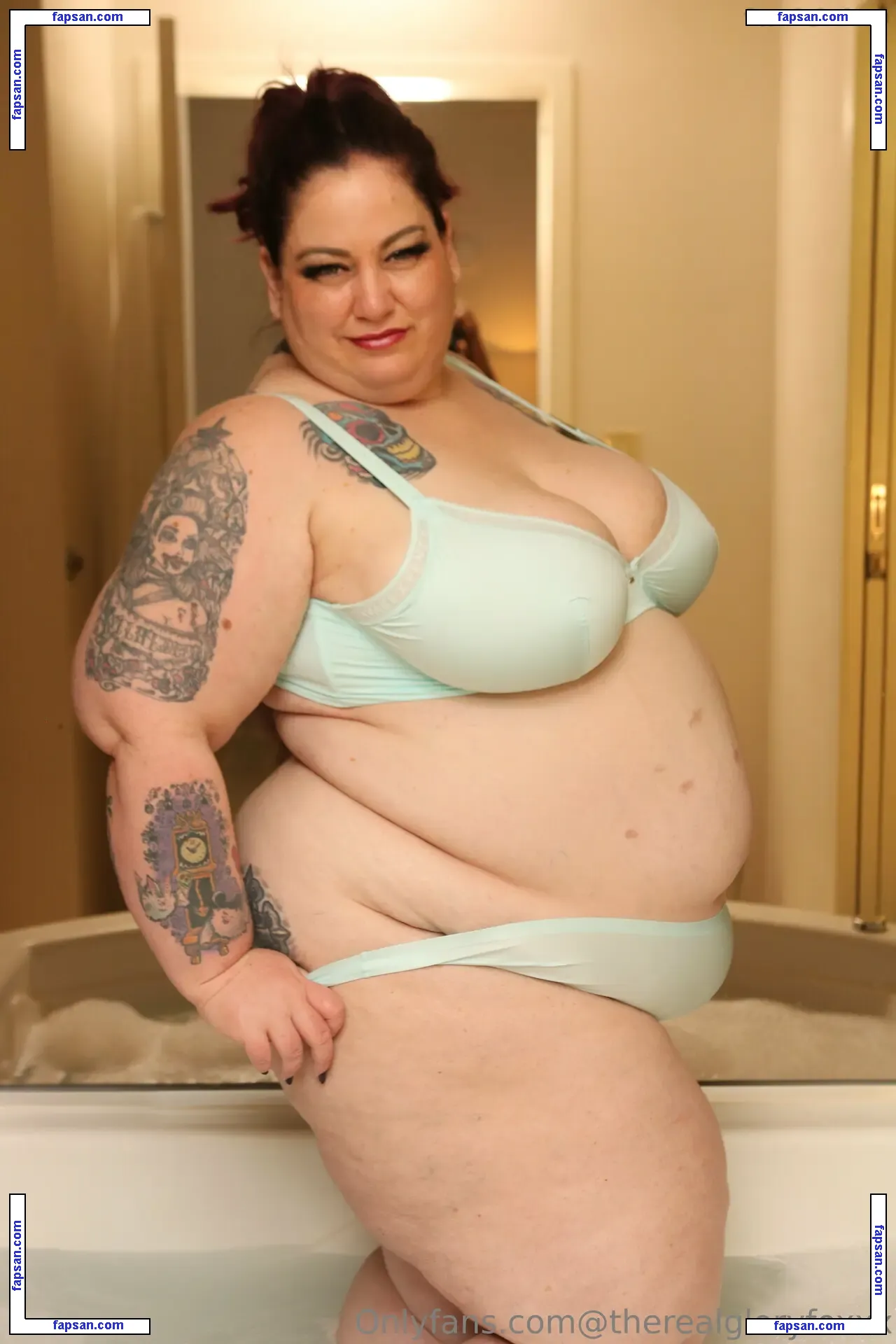 therealgloryfoxxx nude photo #0032 from OnlyFans