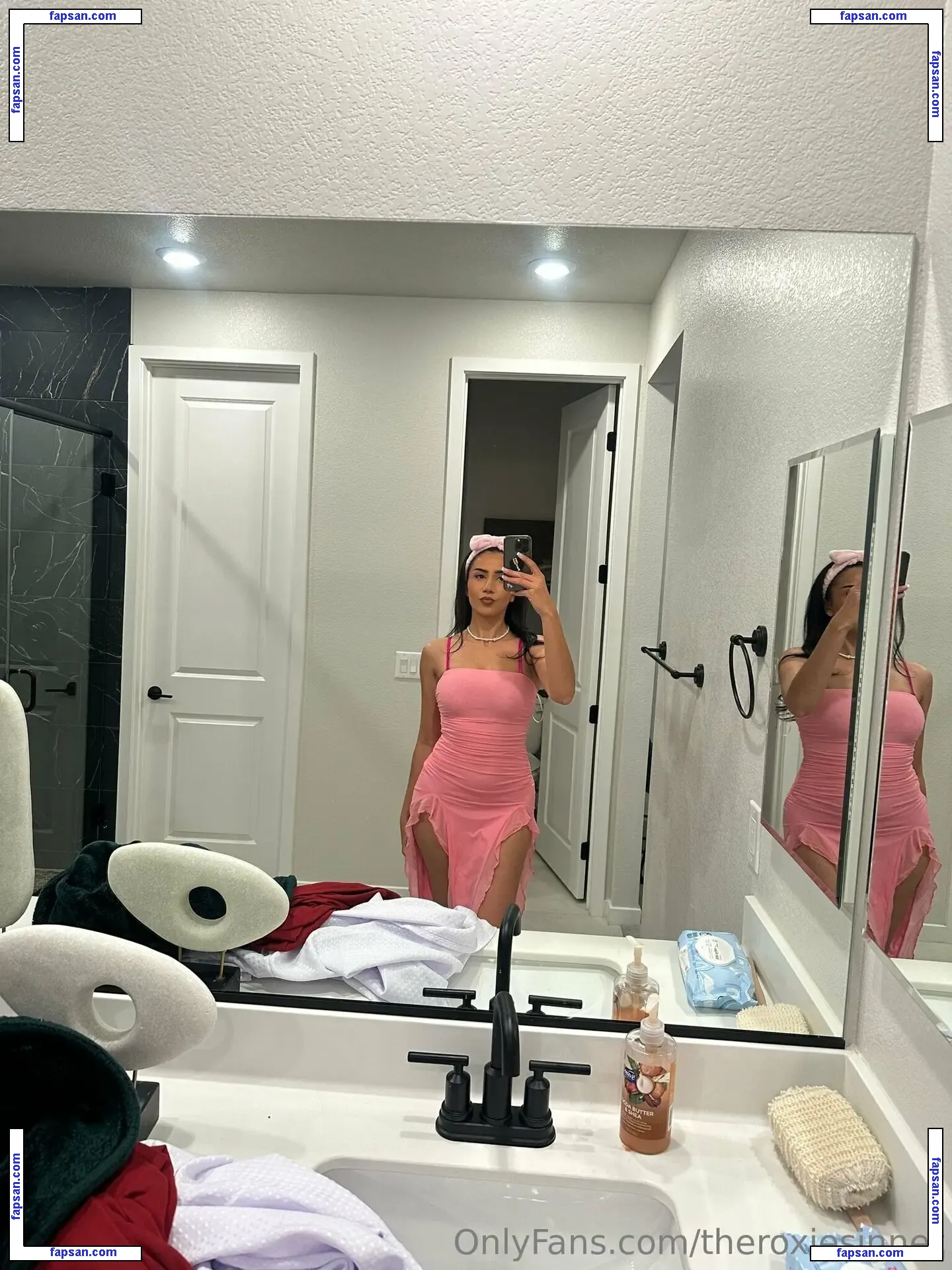 theroxiesinner nude photo #0008 from OnlyFans