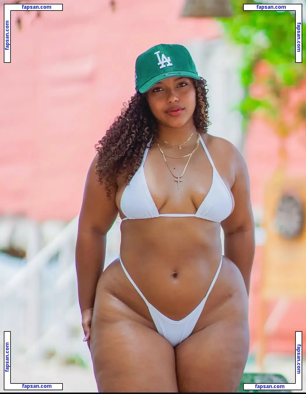 Thick Baddie nude photo #0003 from OnlyFans