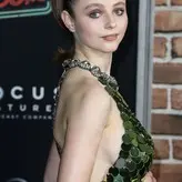 Thomasin McKenzie голая #0021