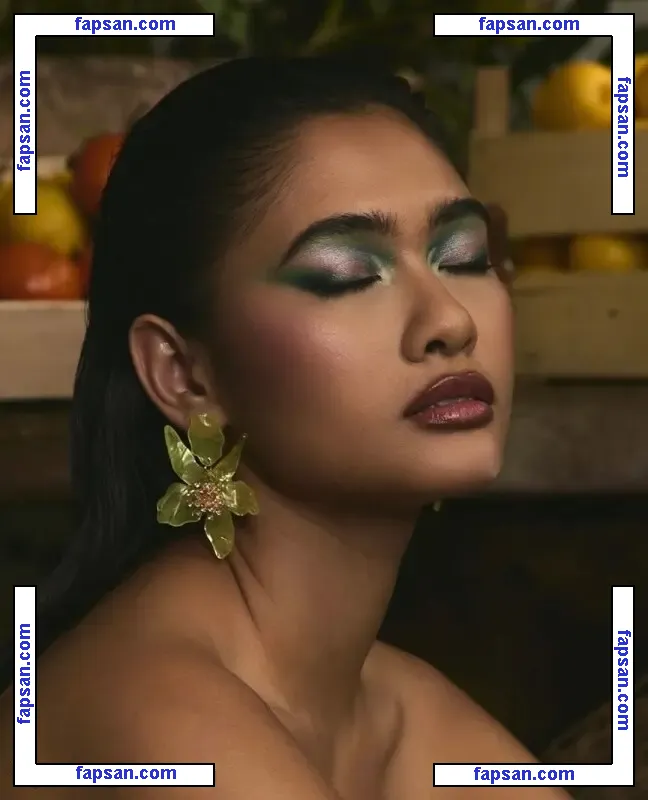 Thuzar Wint Lwin голая фото #0003 с Онлифанс