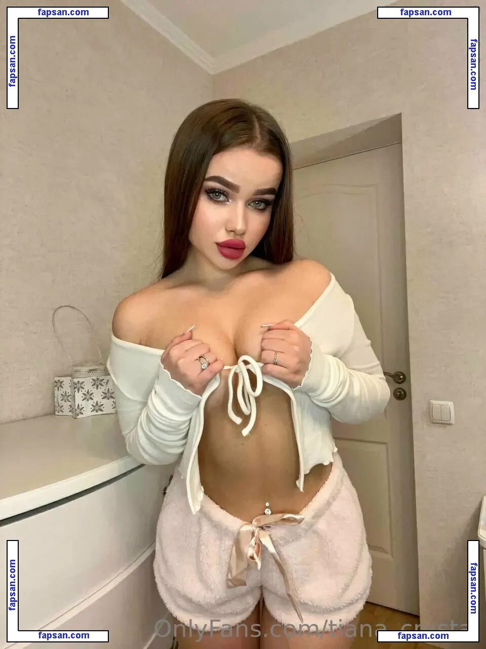 tiana_crystal nude photo #0015 from OnlyFans