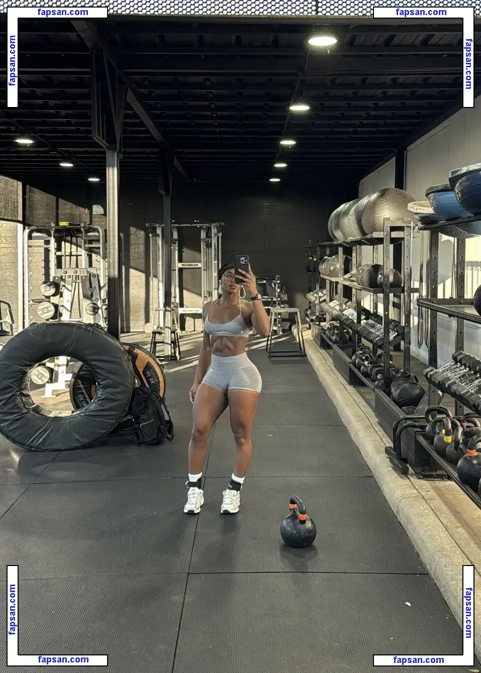 Tiara Howard голая фото #0001 с Онлифанс