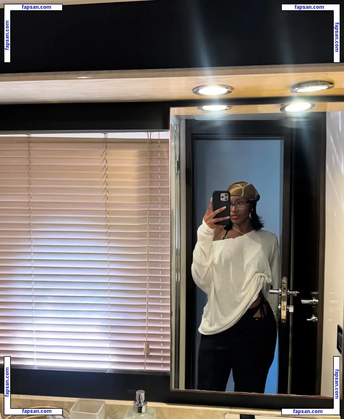 Tiara Howard голая фото #0004 с Онлифанс