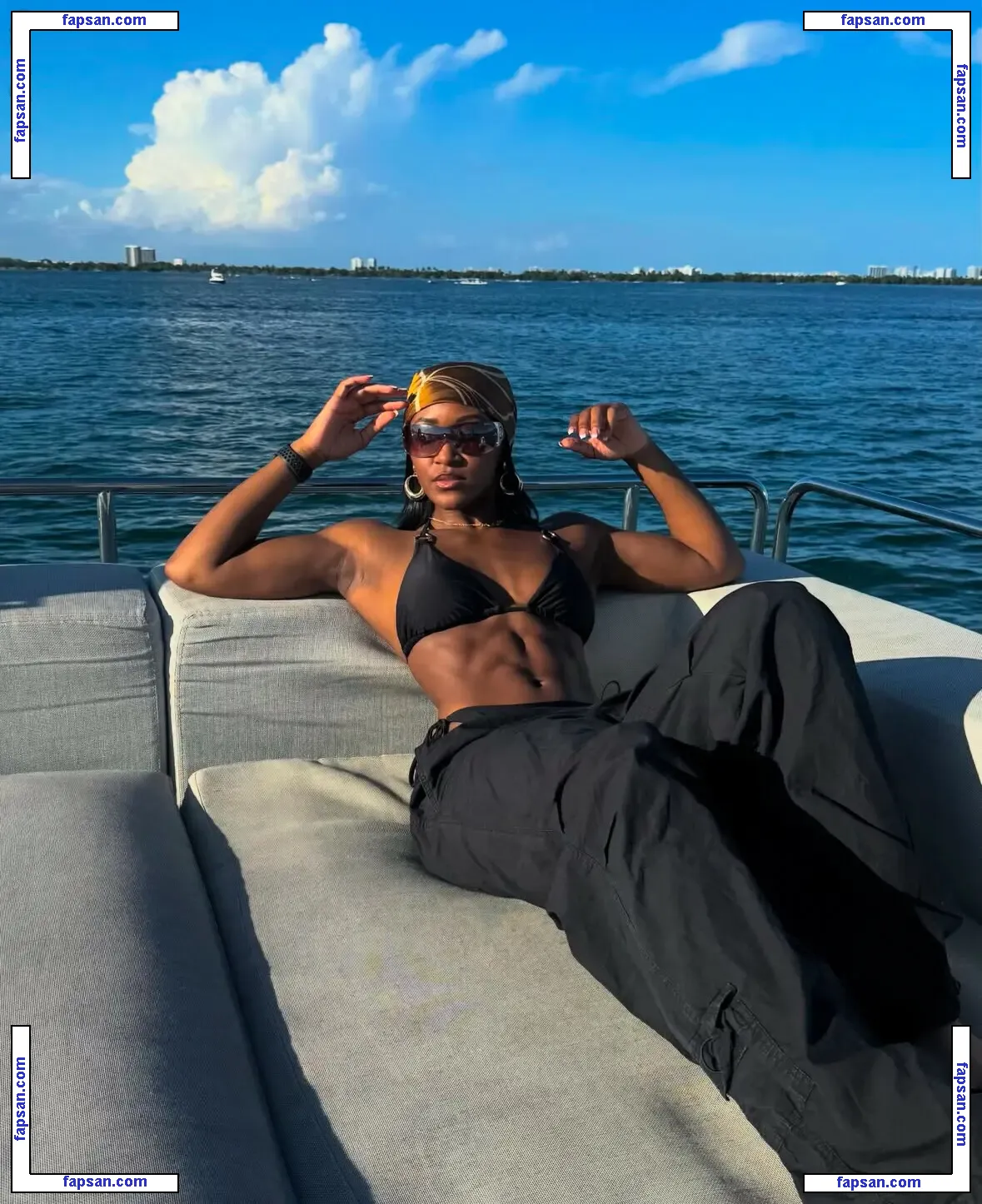 Tiara Howard голая фото #0007 с Онлифанс