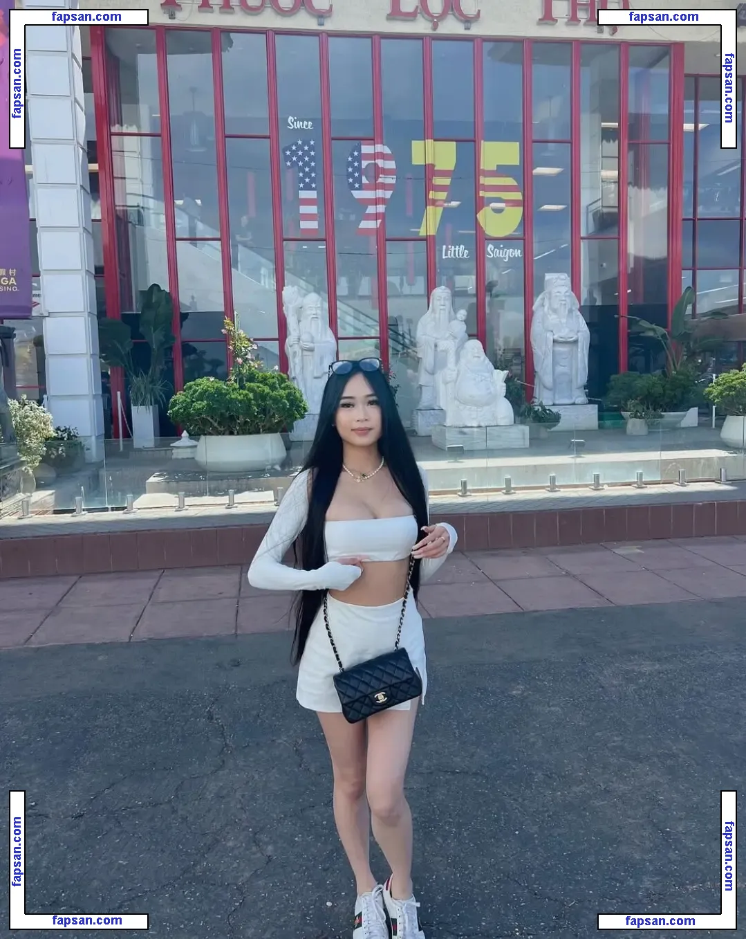 tiffanyxhoang nude photo #0021 from OnlyFans