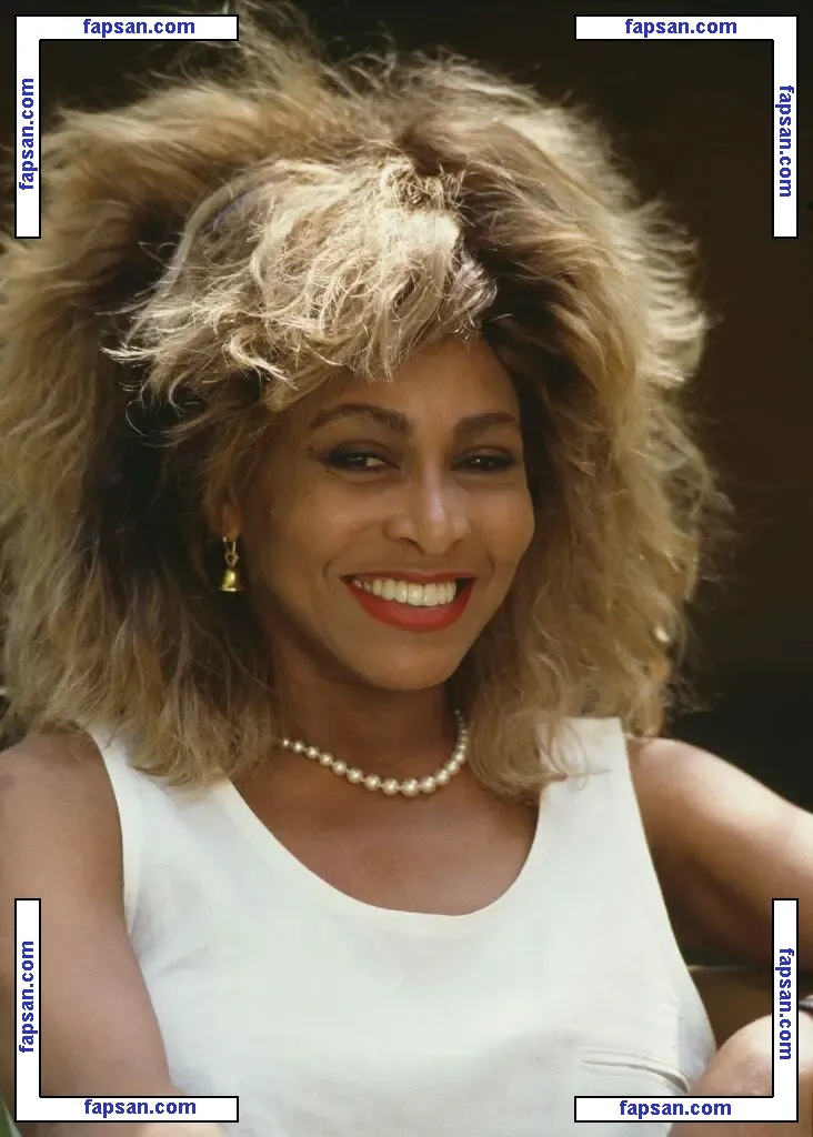 Tina Kitsune голая фото #0014 с Онлифанс