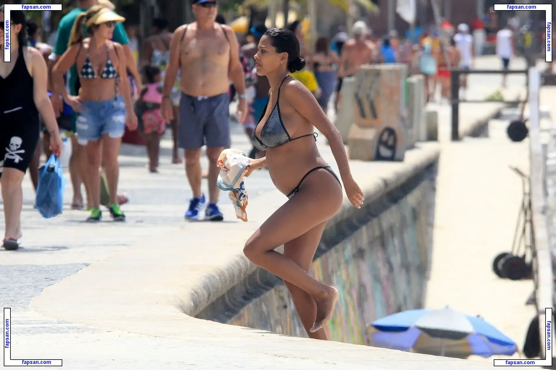 Tina Kunakey голая фото #0010 с Онлифанс