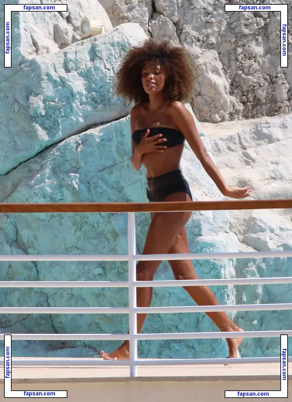 Tina Kunakey голая фото #0066 с Онлифанс