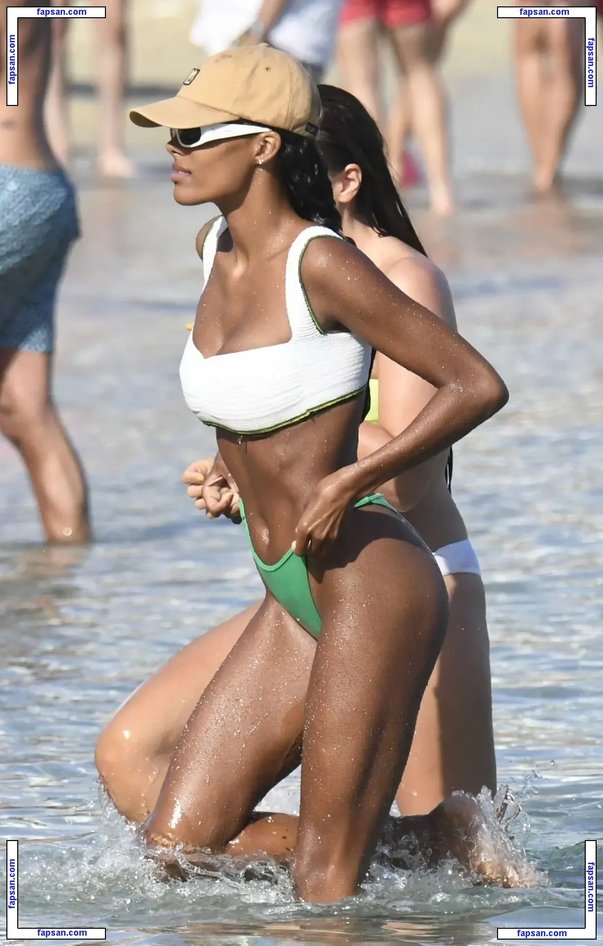 Tina Kunakey голая фото #0499 с Онлифанс