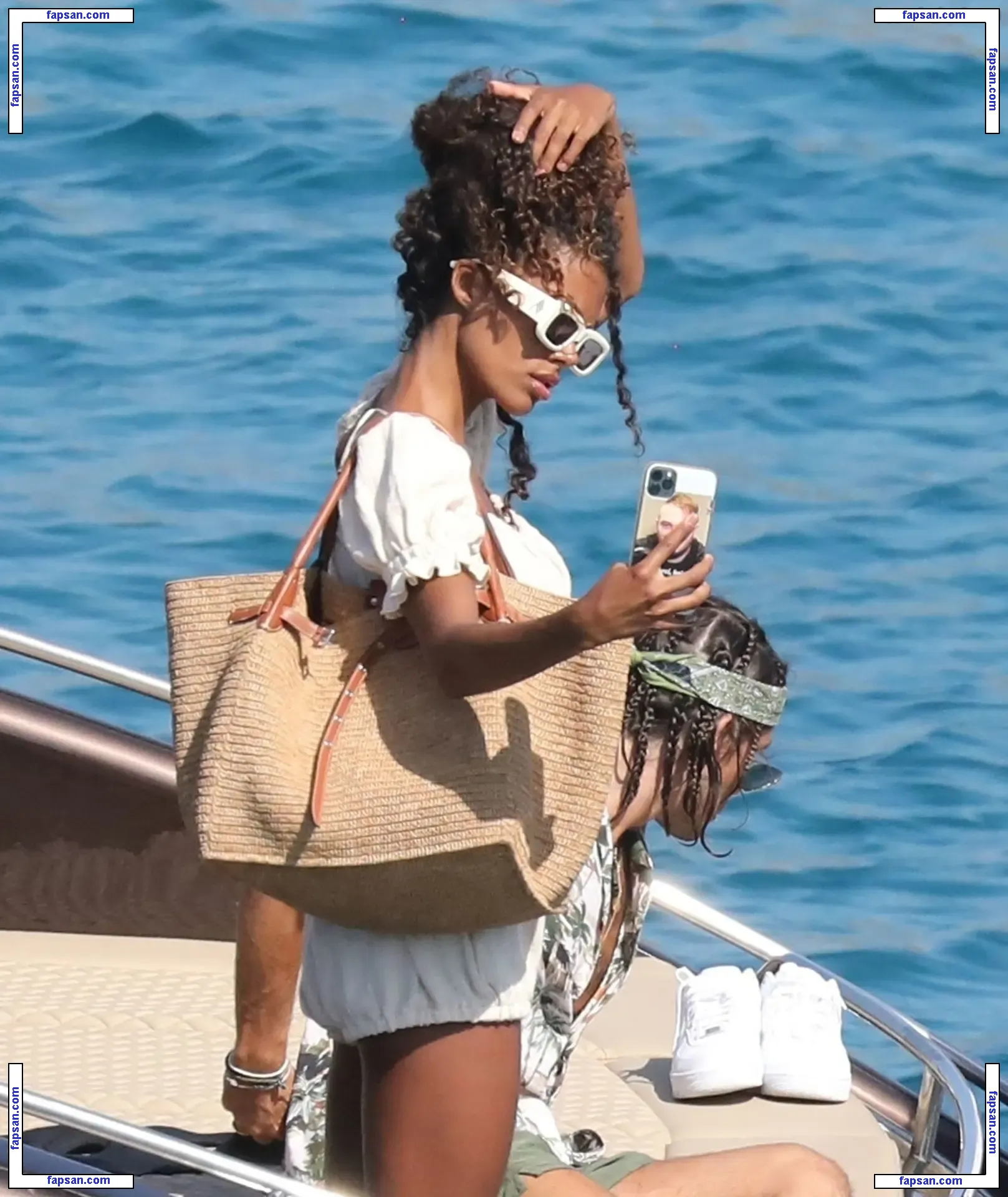 Tina Kunakey голая фото #0517 с Онлифанс