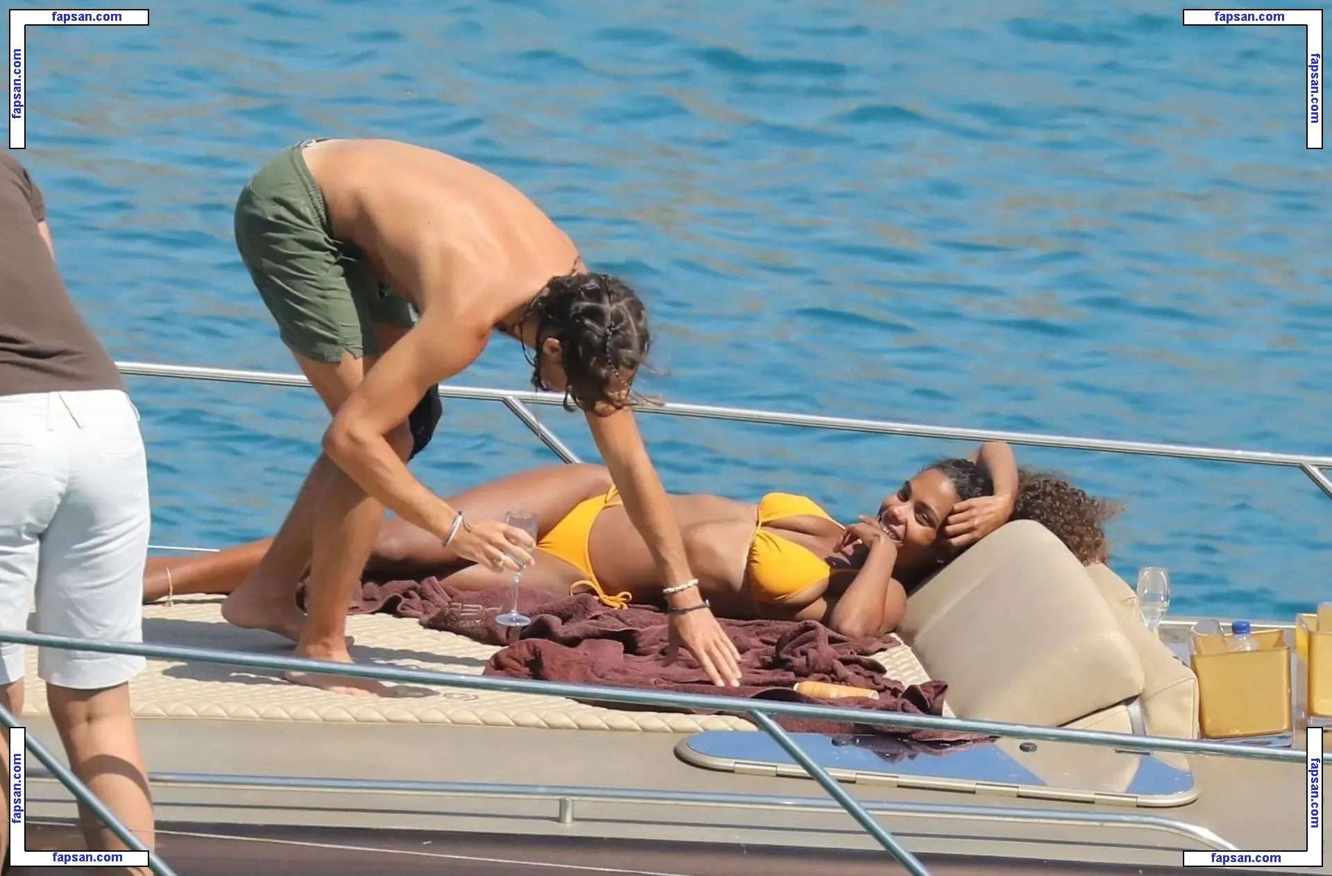 Tina Kunakey голая фото #0534 с Онлифанс