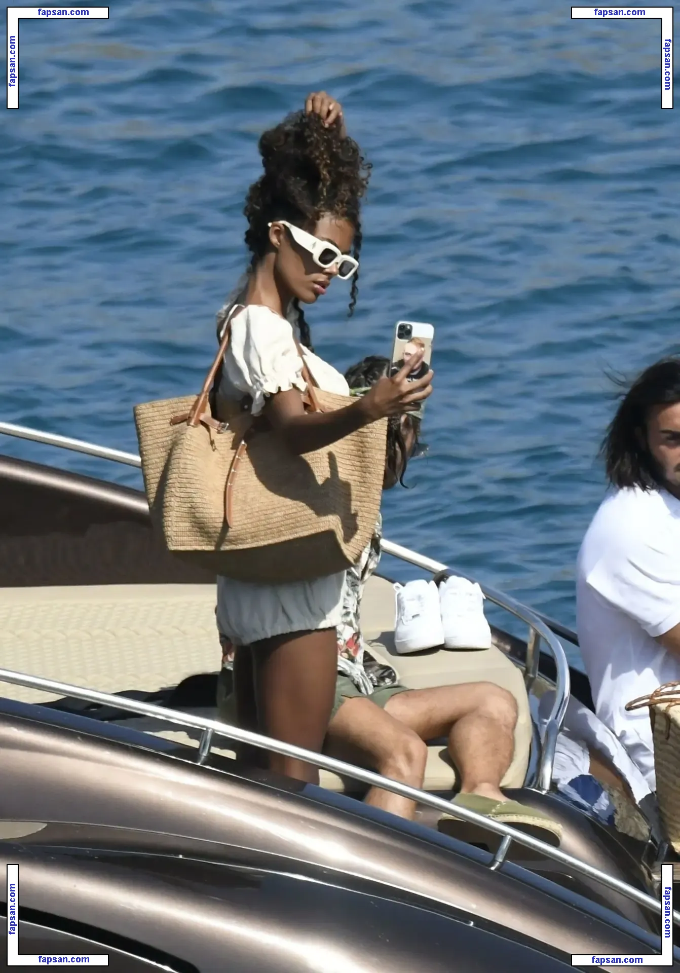 Tina Kunakey голая фото #0570 с Онлифанс