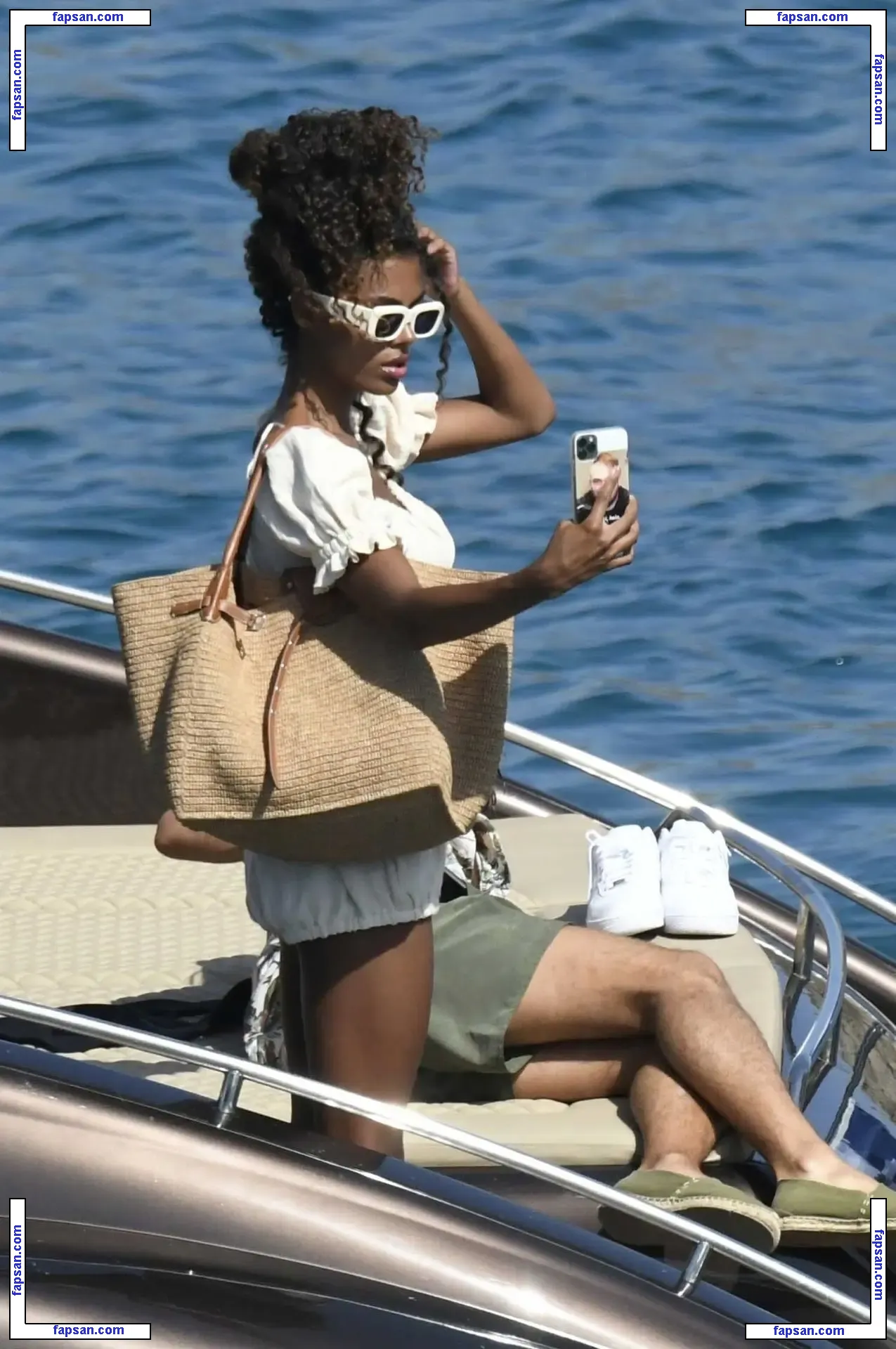 Tina Kunakey голая фото #0571 с Онлифанс