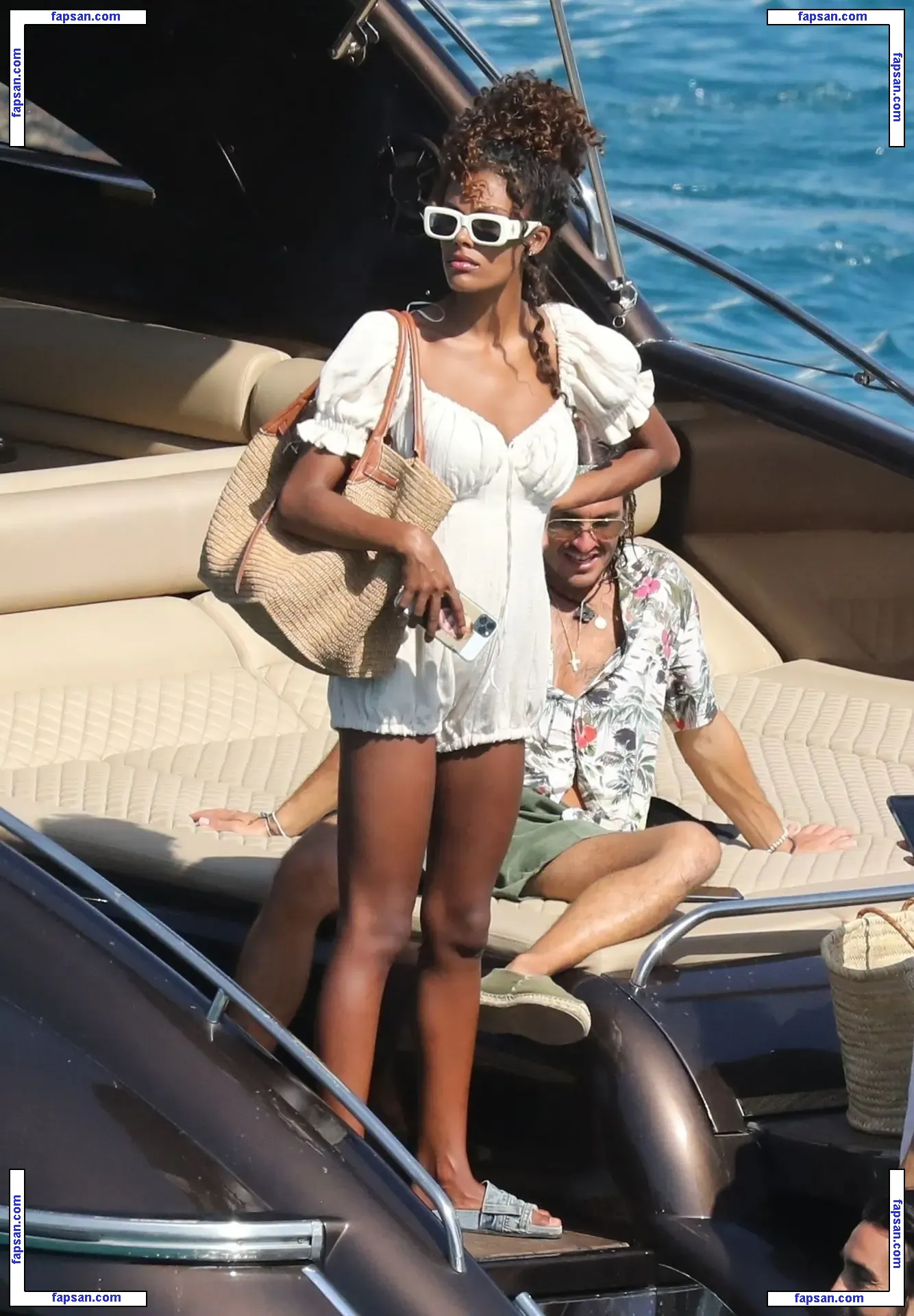 Tina Kunakey голая фото #0572 с Онлифанс