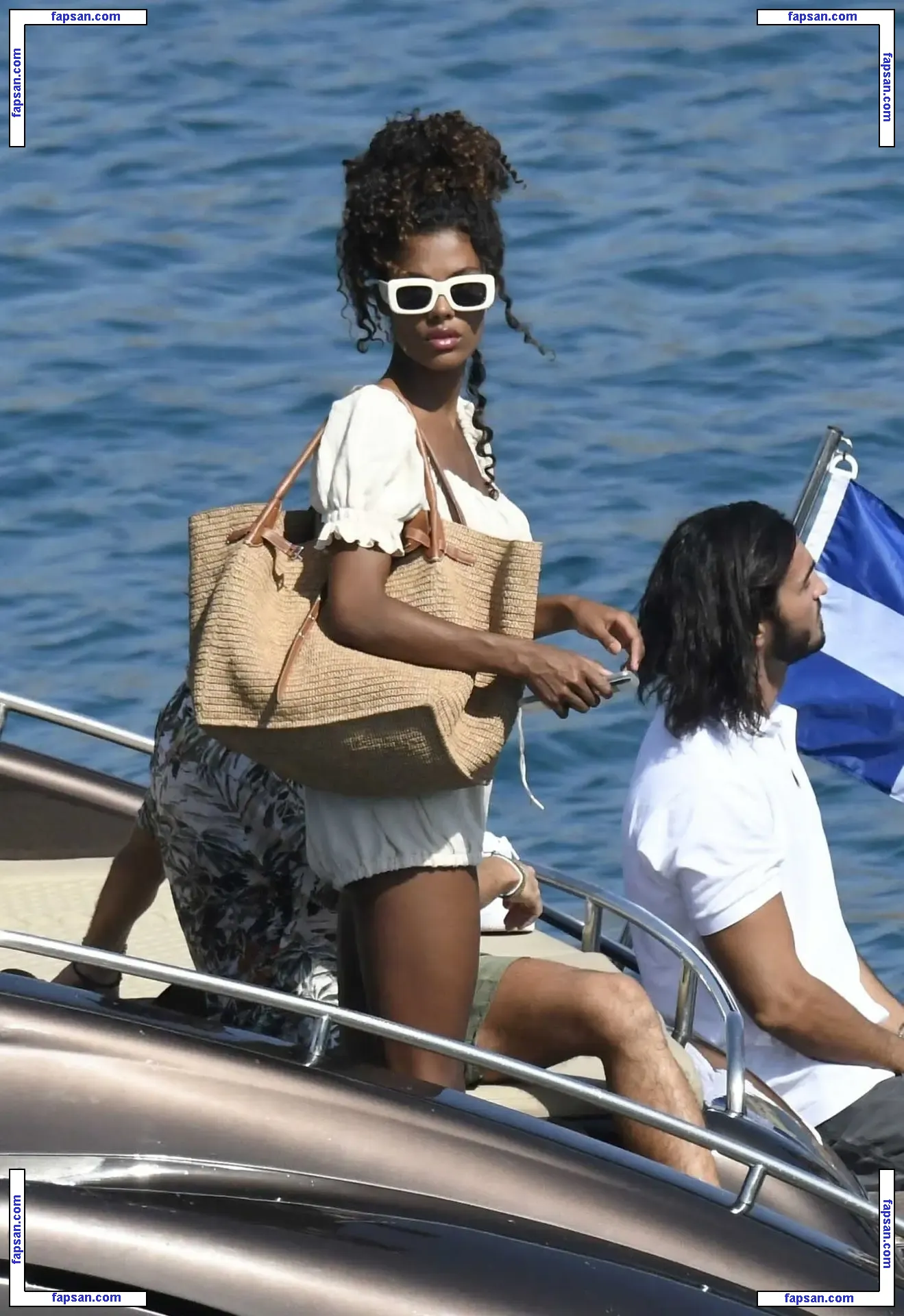 Tina Kunakey голая фото #0575 с Онлифанс