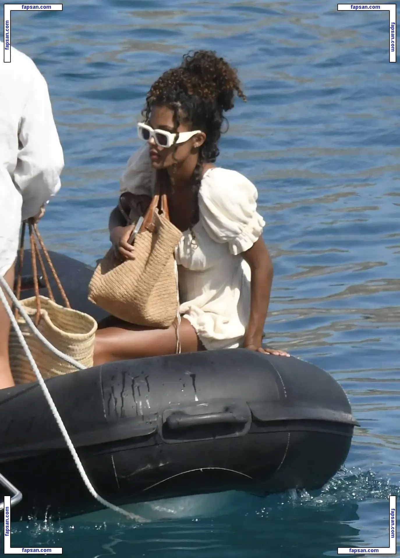 Tina Kunakey голая фото #0578 с Онлифанс