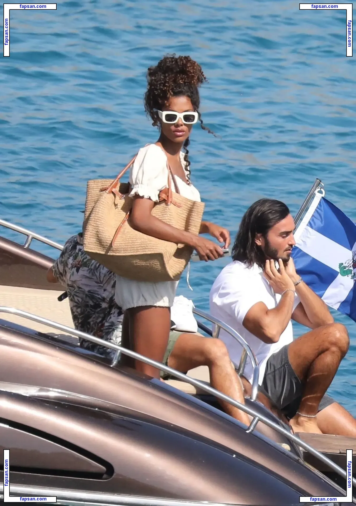 Tina Kunakey голая фото #0579 с Онлифанс