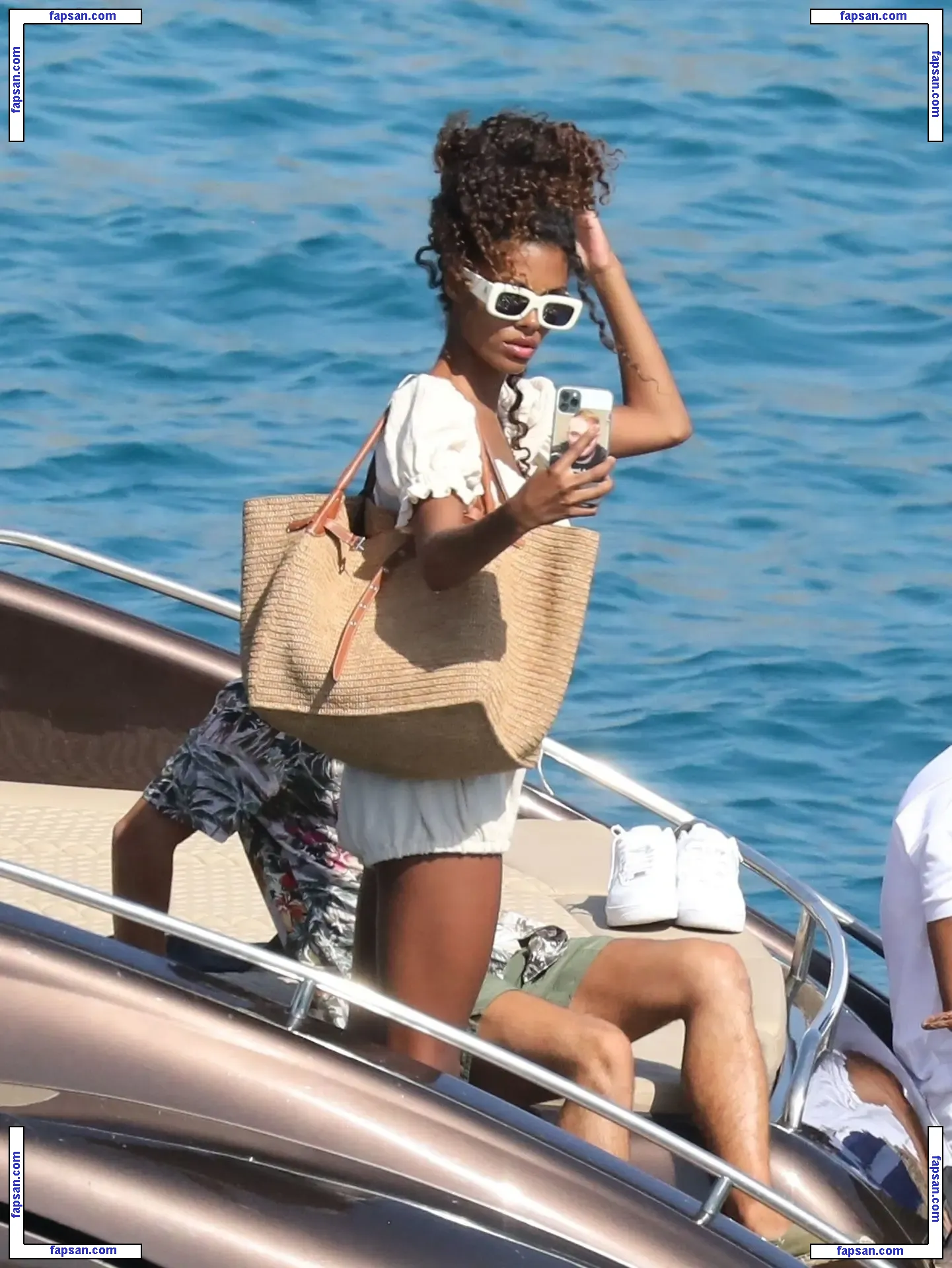 Tina Kunakey голая фото #0580 с Онлифанс