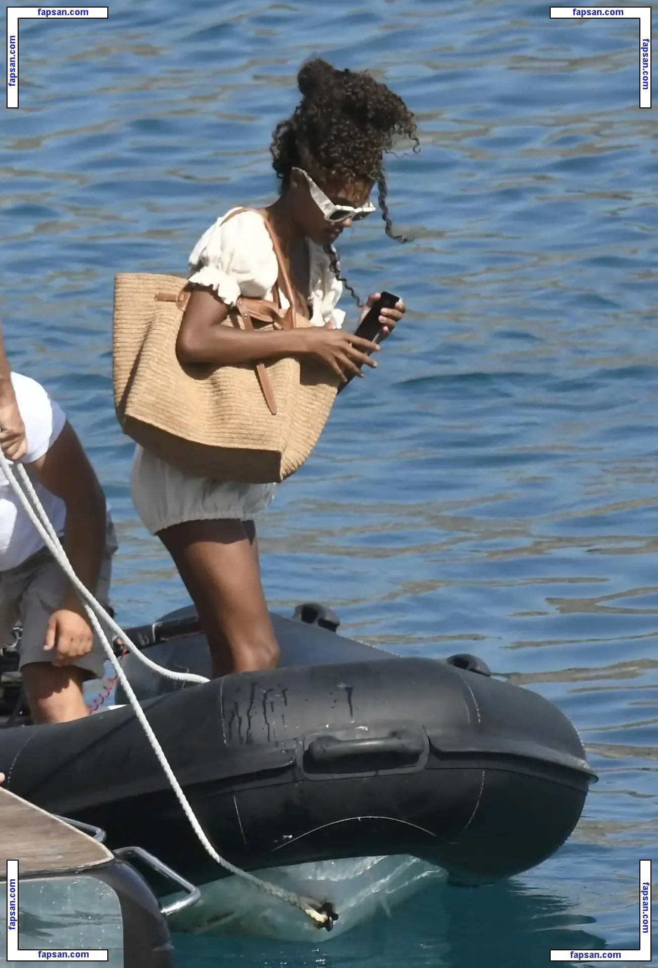 Tina Kunakey голая фото #0585 с Онлифанс