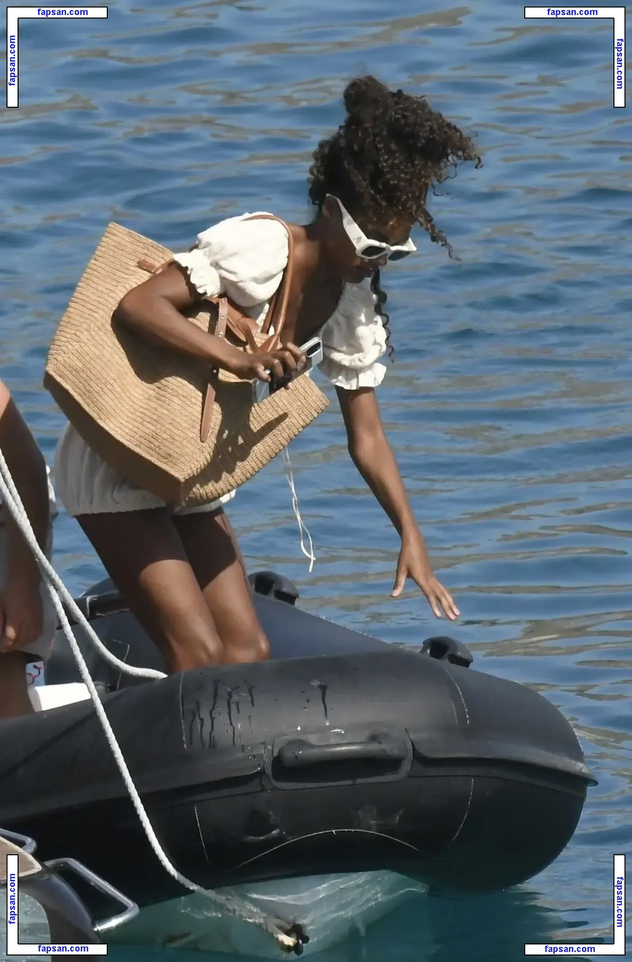 Tina Kunakey голая фото #0586 с Онлифанс