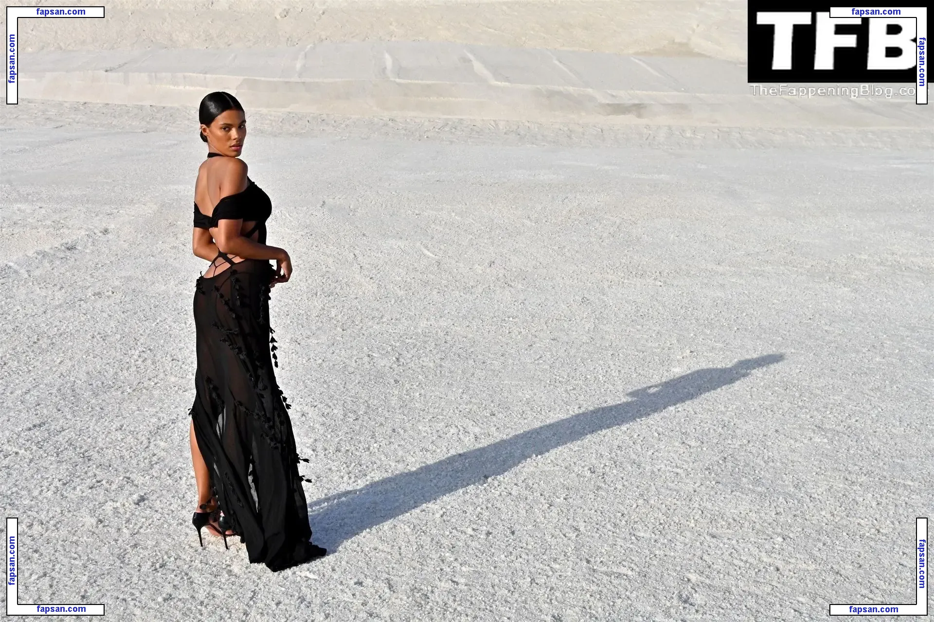 Tina Kunakey голая фото #0966 с Онлифанс