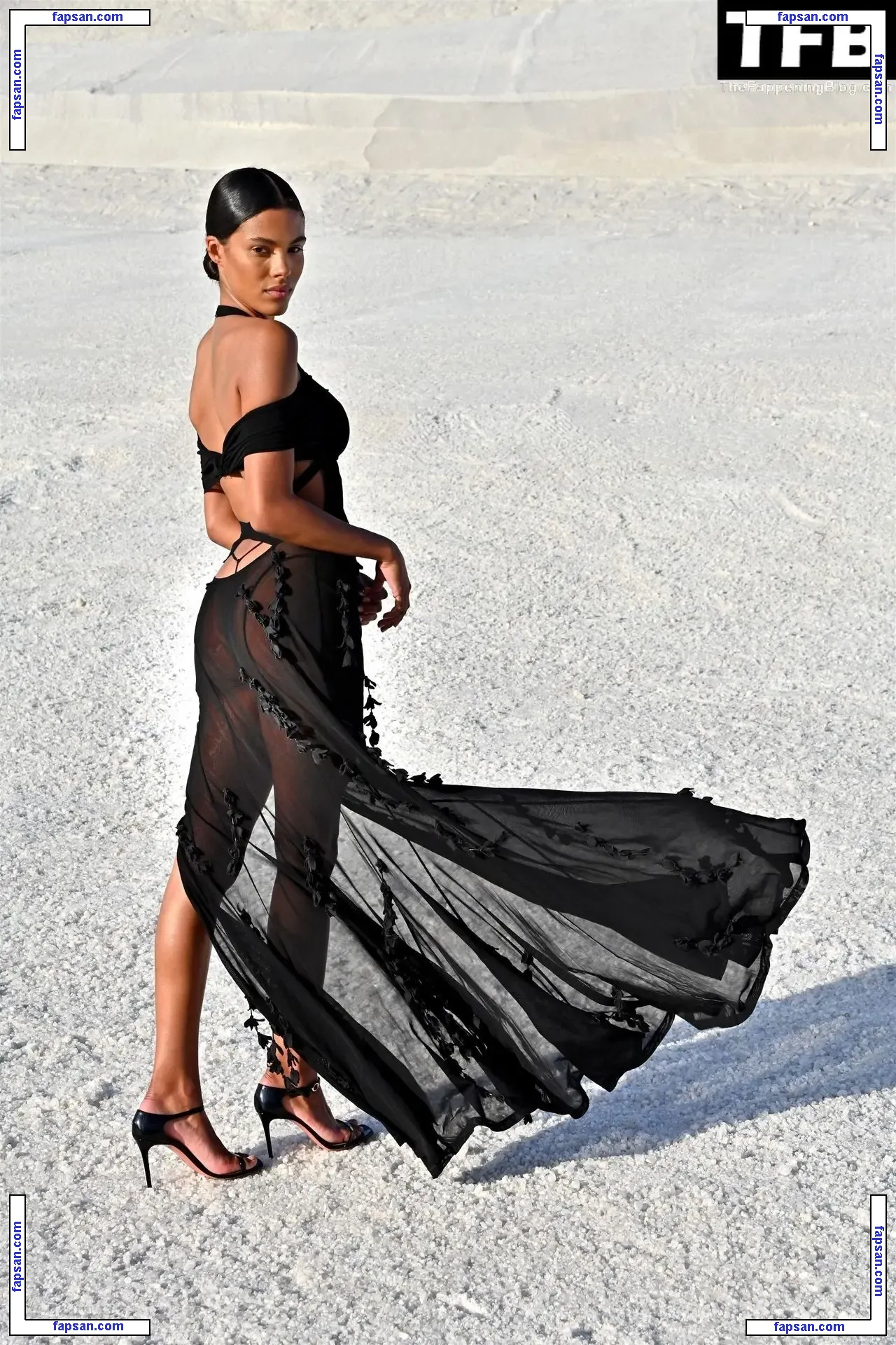 Tina Kunakey голая фото #0968 с Онлифанс