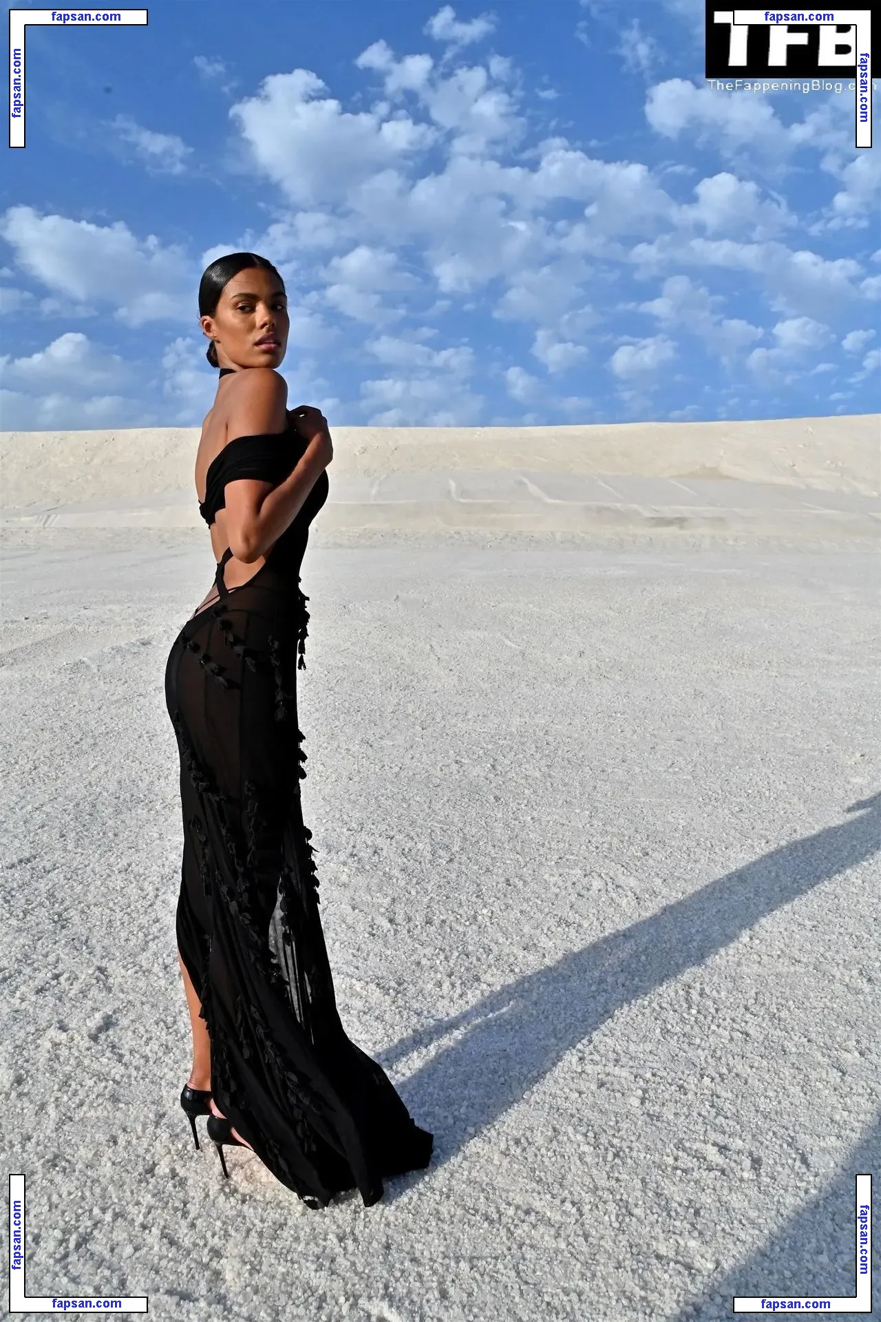 Tina Kunakey голая фото #0971 с Онлифанс