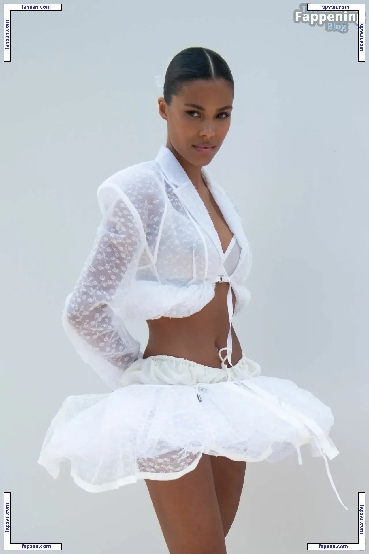 Tina Kunakey голая фото #1009 с Онлифанс