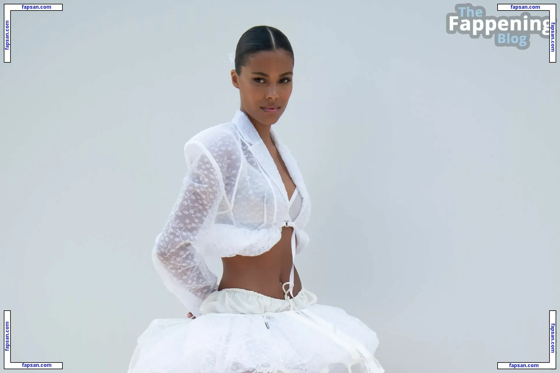 Tina Kunakey голая фото #1010 с Онлифанс