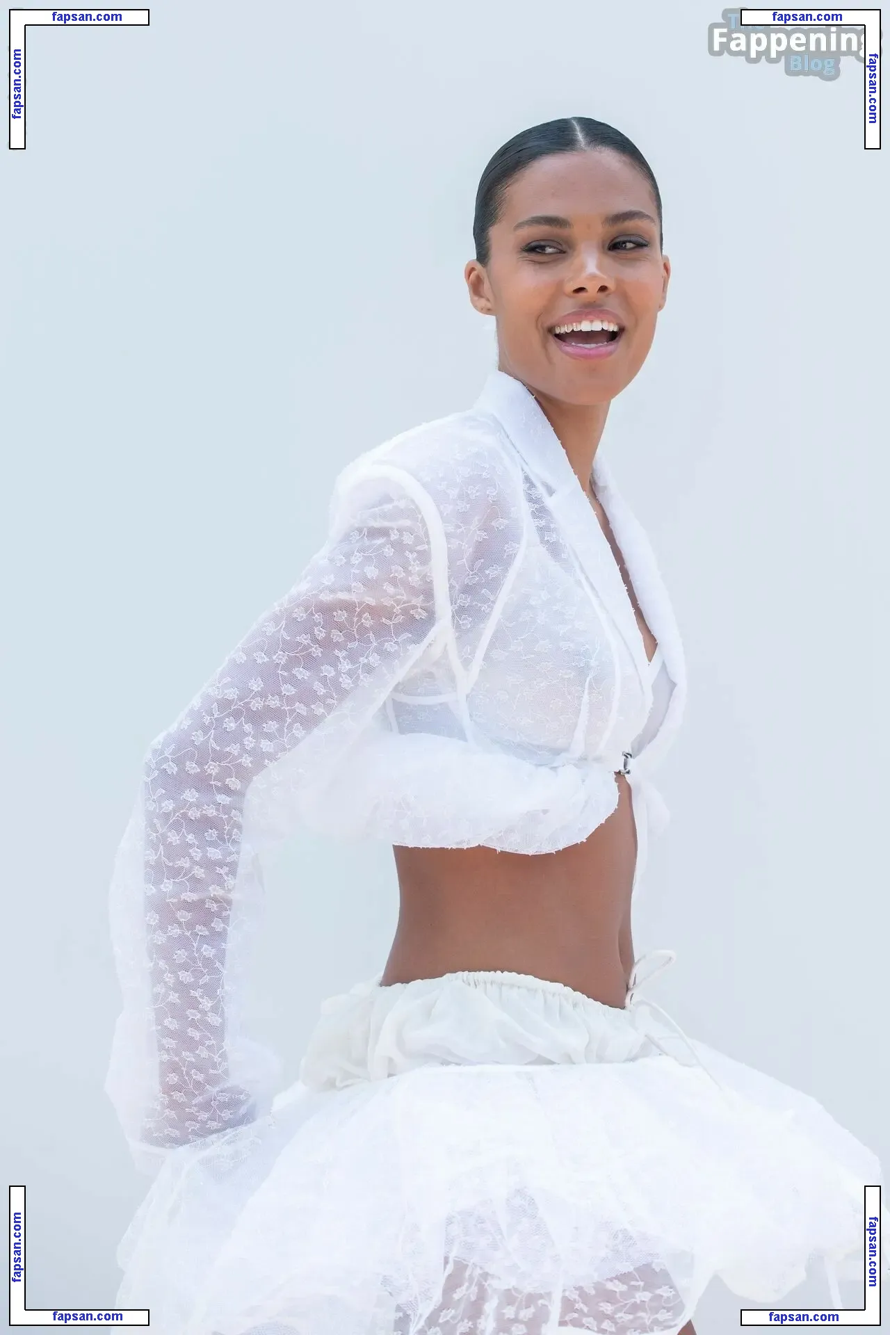 Tina Kunakey голая фото #1011 с Онлифанс