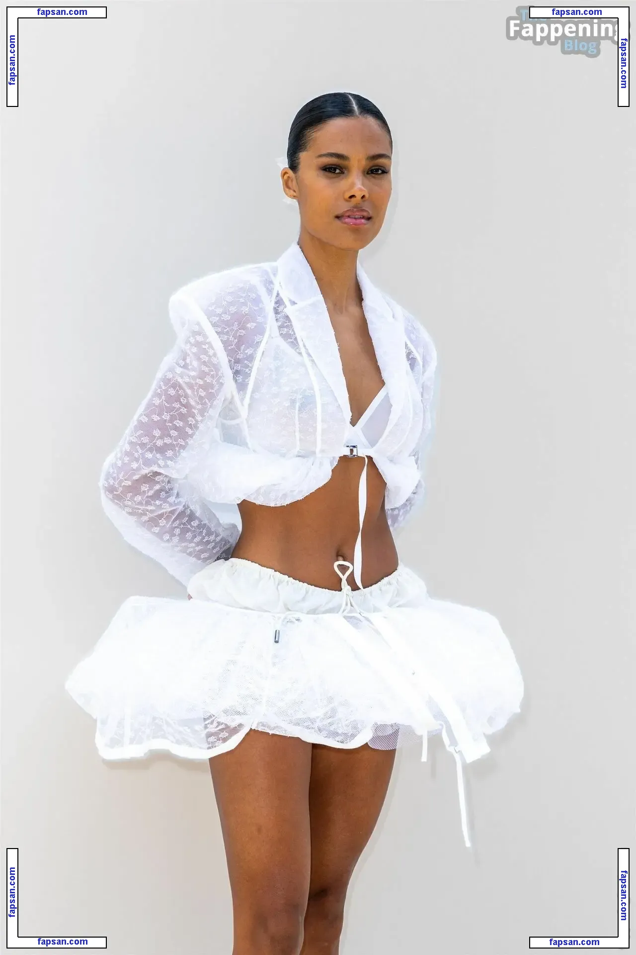 Tina Kunakey голая фото #1016 с Онлифанс