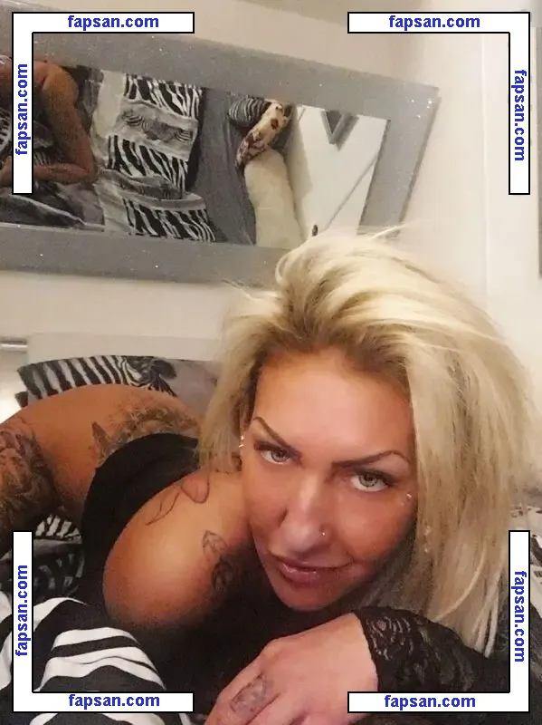 Tina2212 nude photo #0010 from OnlyFans