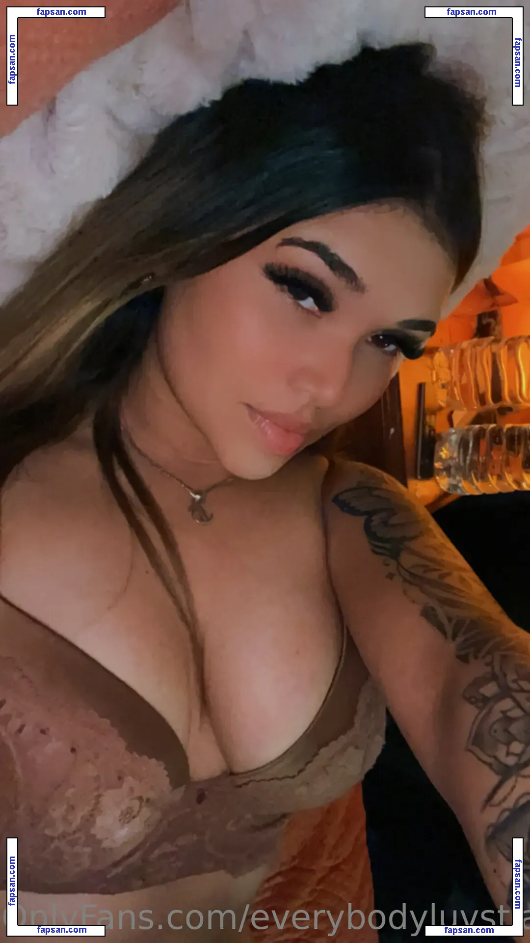 tinashe.essie голая фото #0003 с Онлифанс