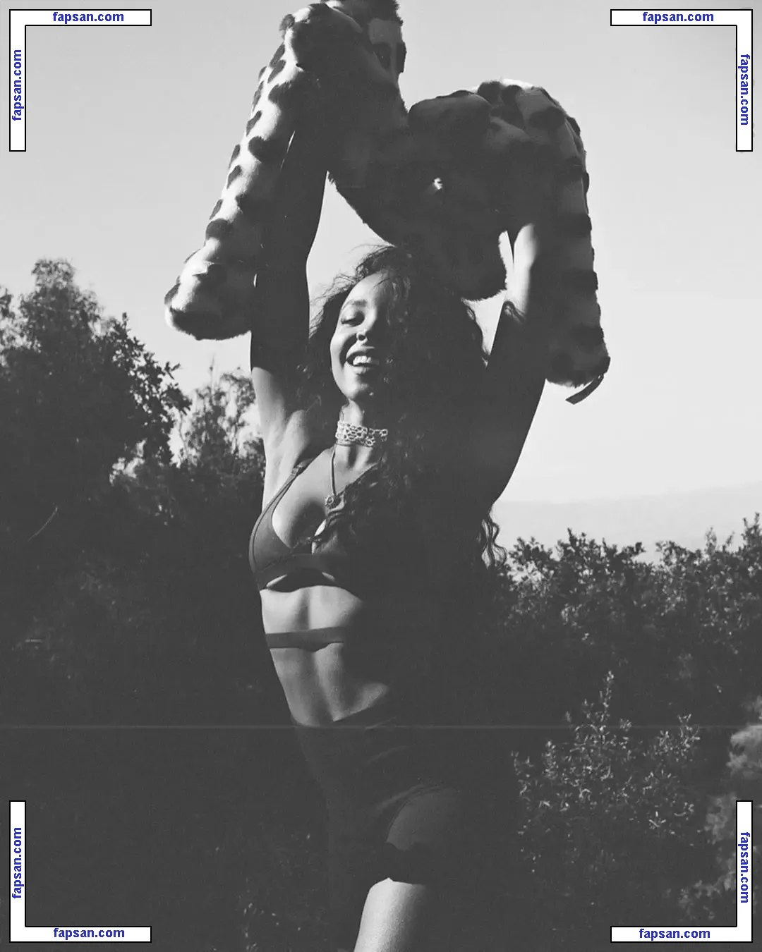 Tinashe nude photo #0499 from OnlyFans