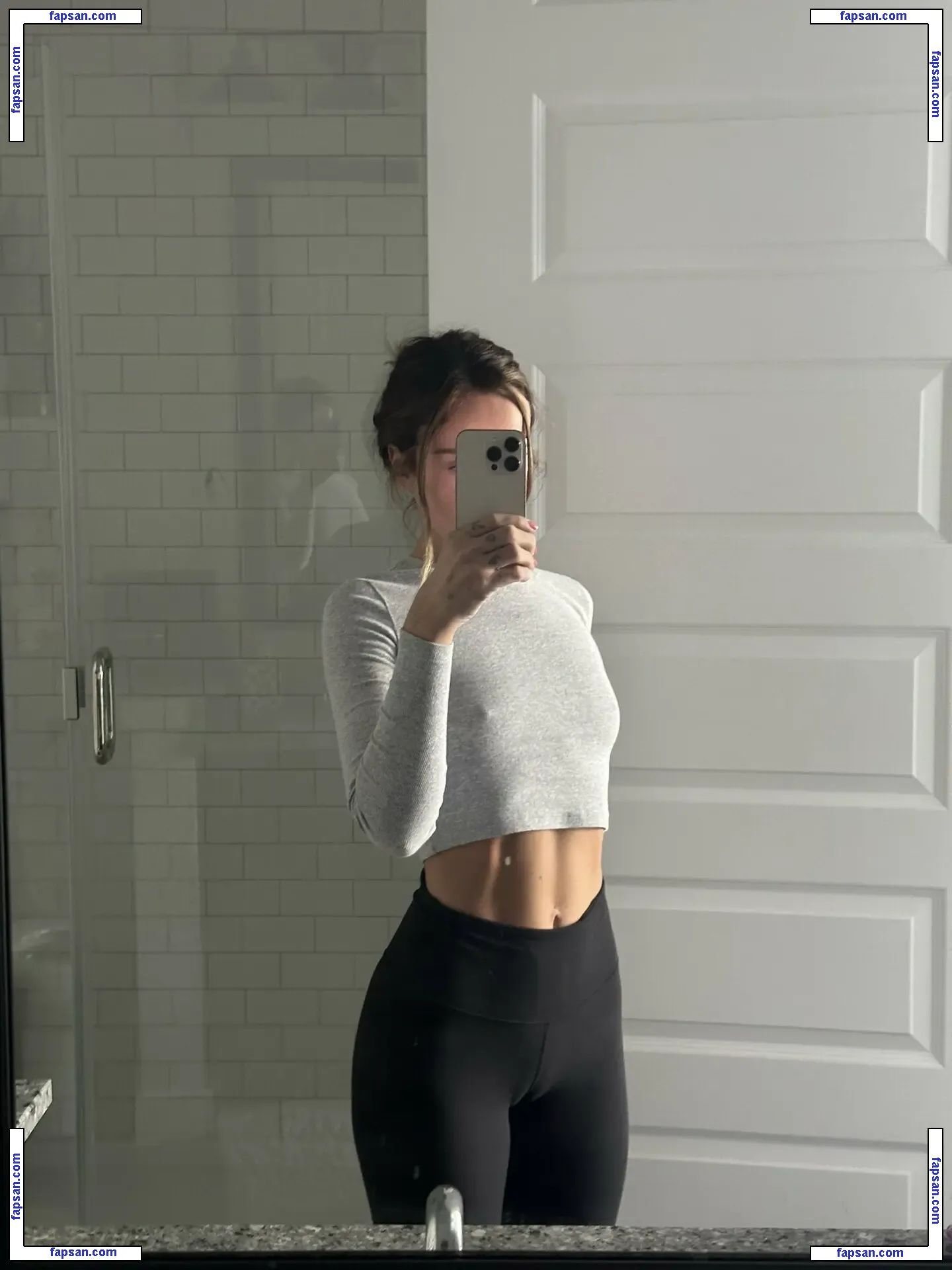 Tinaxoxo1 nude photo #0007 from OnlyFans