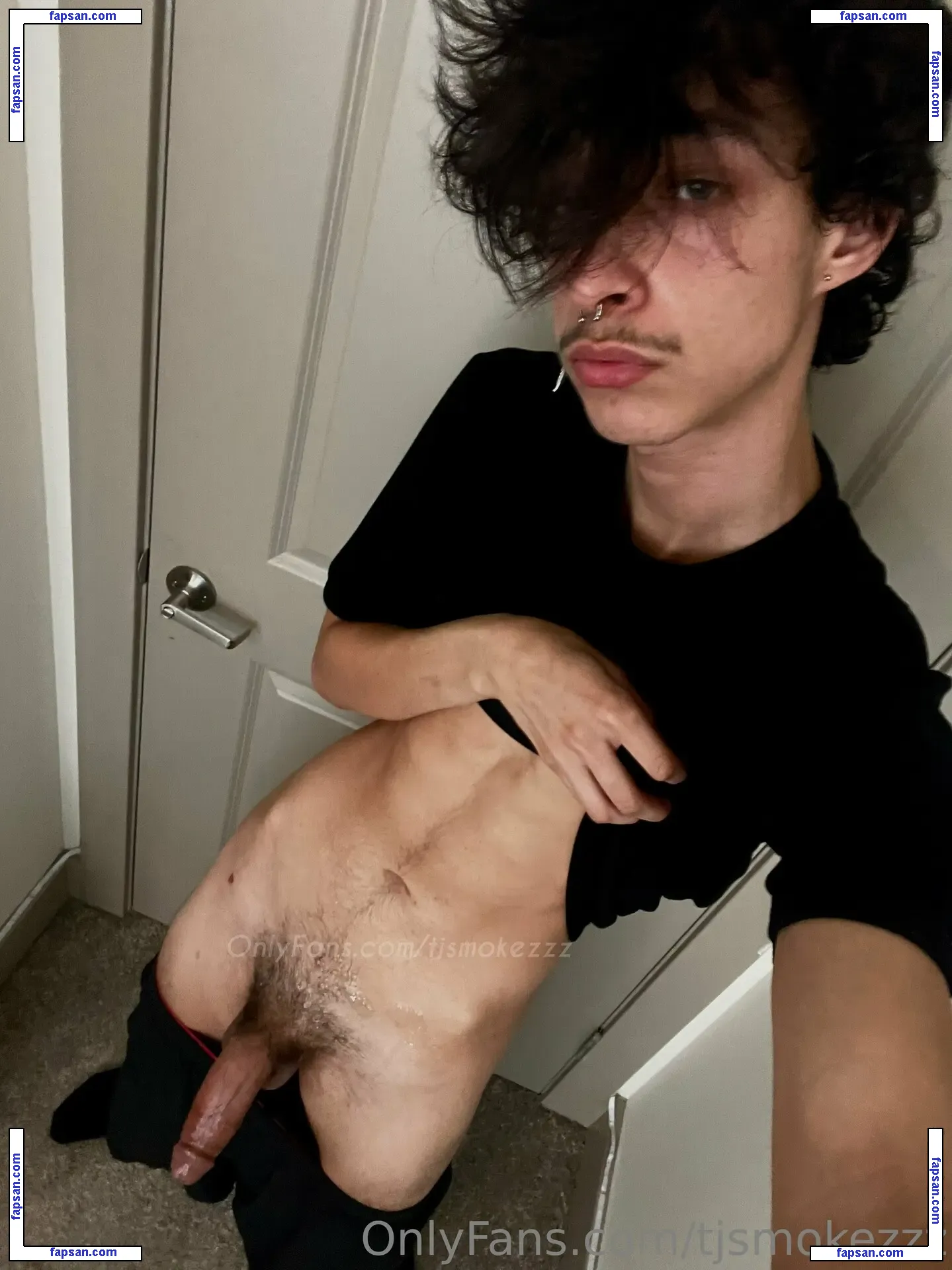 tjsmokezzz nude photo #0008 from OnlyFans