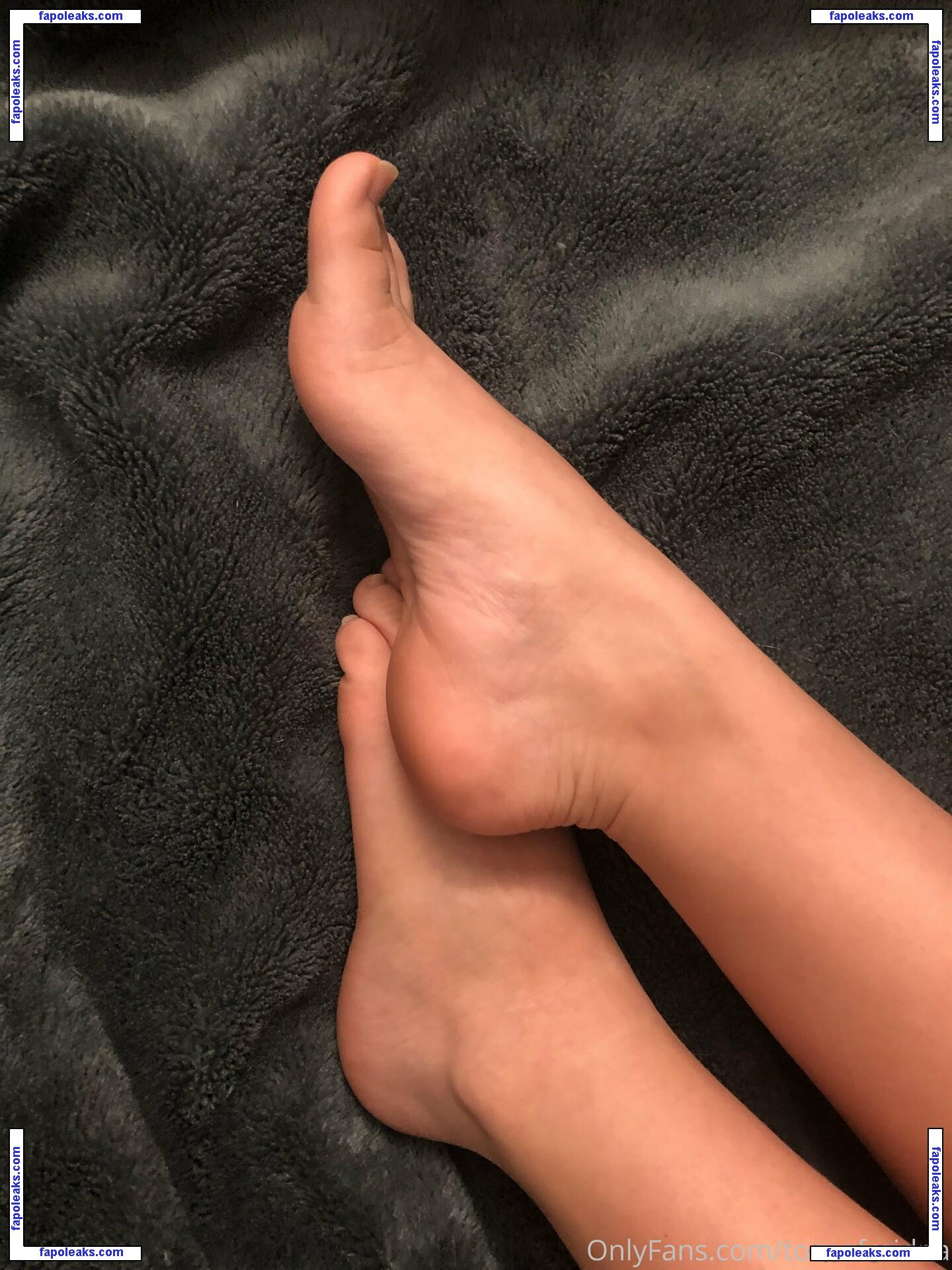 toesofmidna / carina_mthrfckr nude photo #0004 from OnlyFans