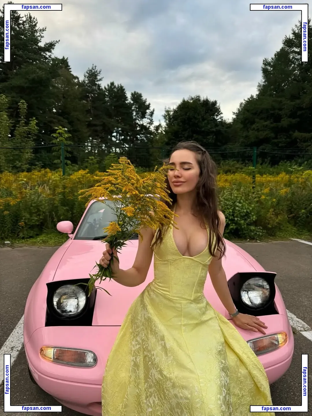Toma Zhdanova nude photo #0063 from OnlyFans
