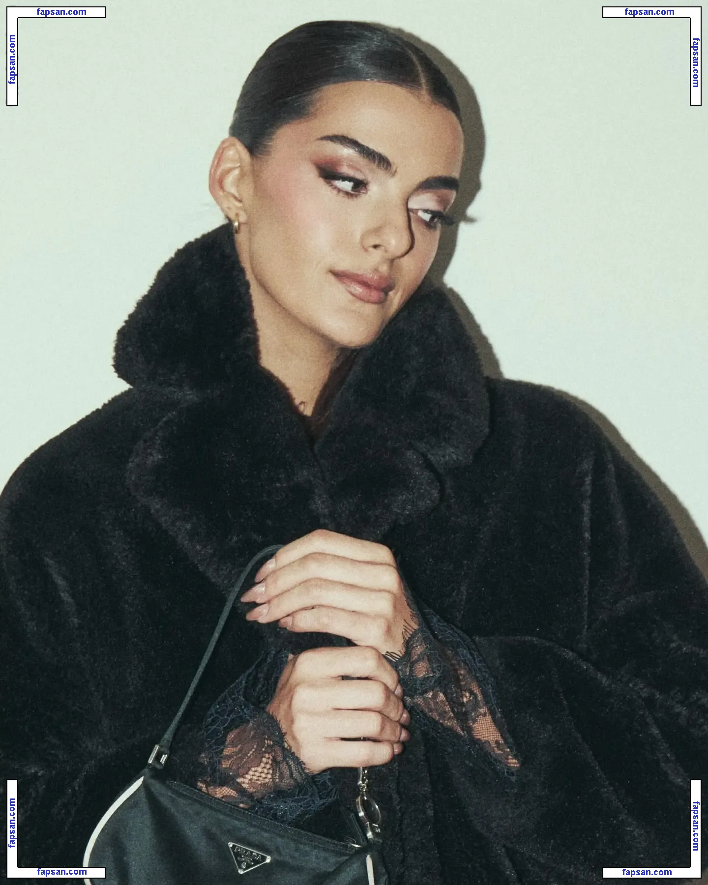 Toni Breidinger голая фото #0041 с Онлифанс