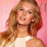 Toni Garrn голая #0590