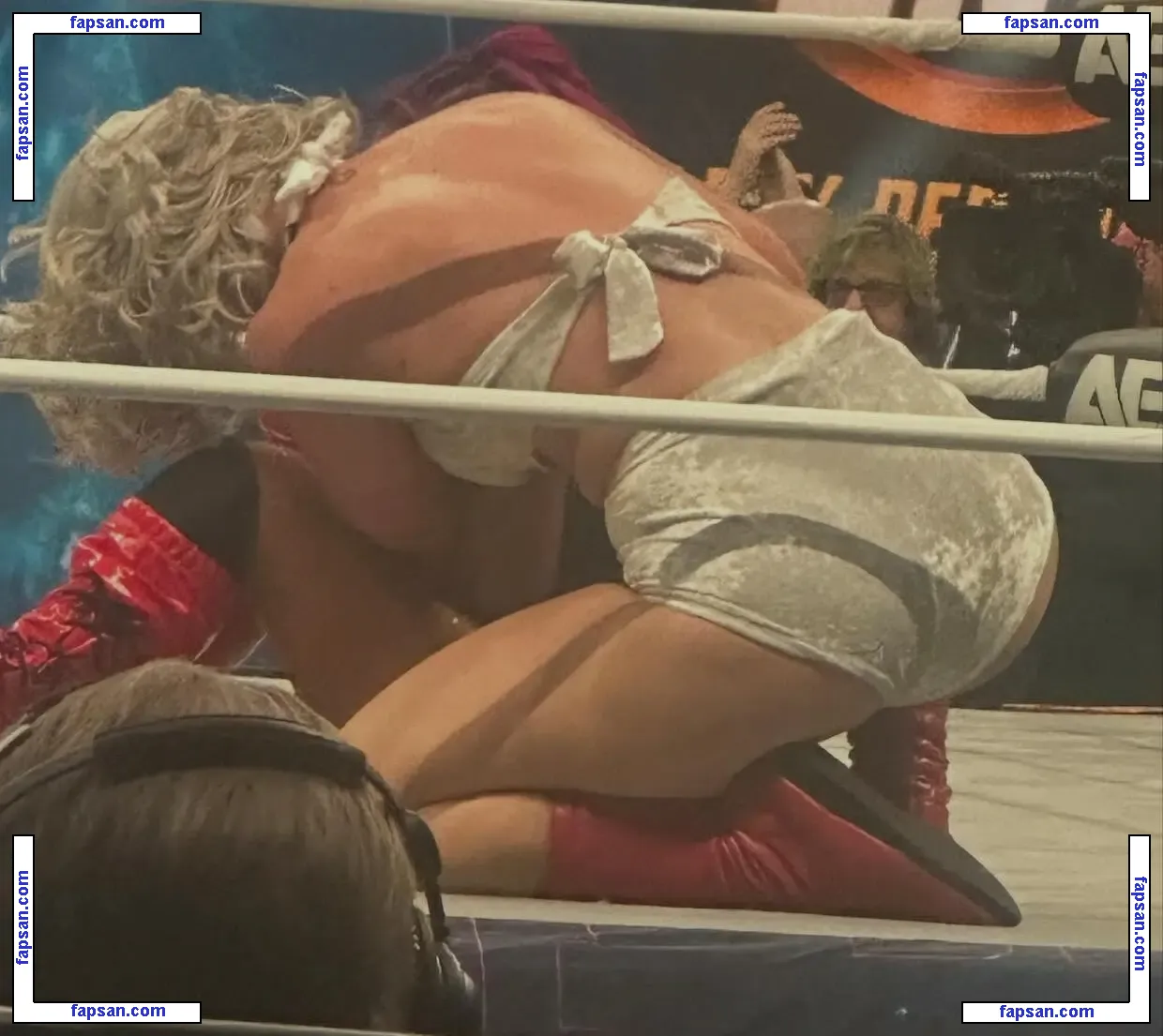 Toni Storm голая фото #0013 с Онлифанс