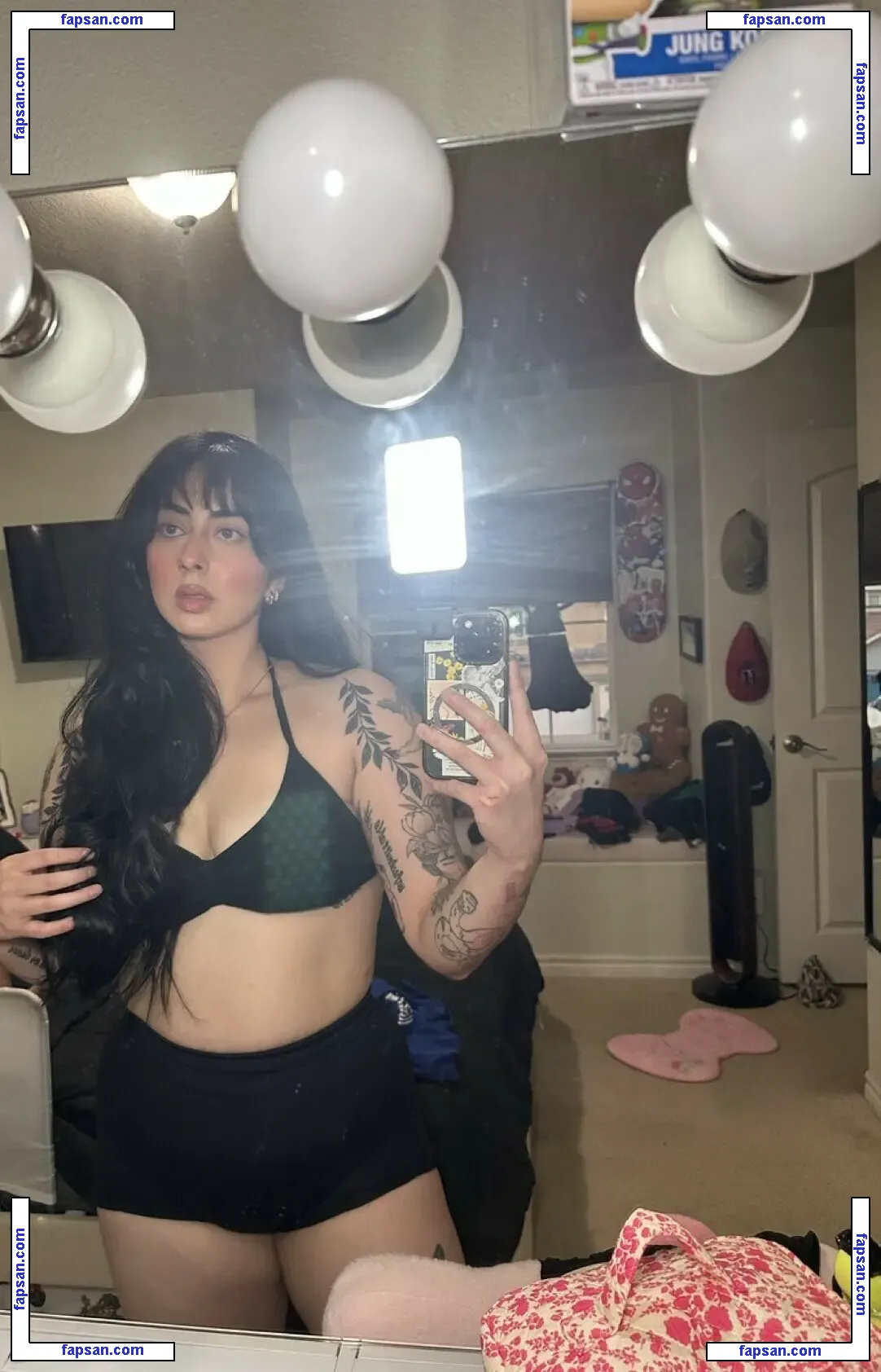 tooturnthailey голая фото #0001 с Онлифанс