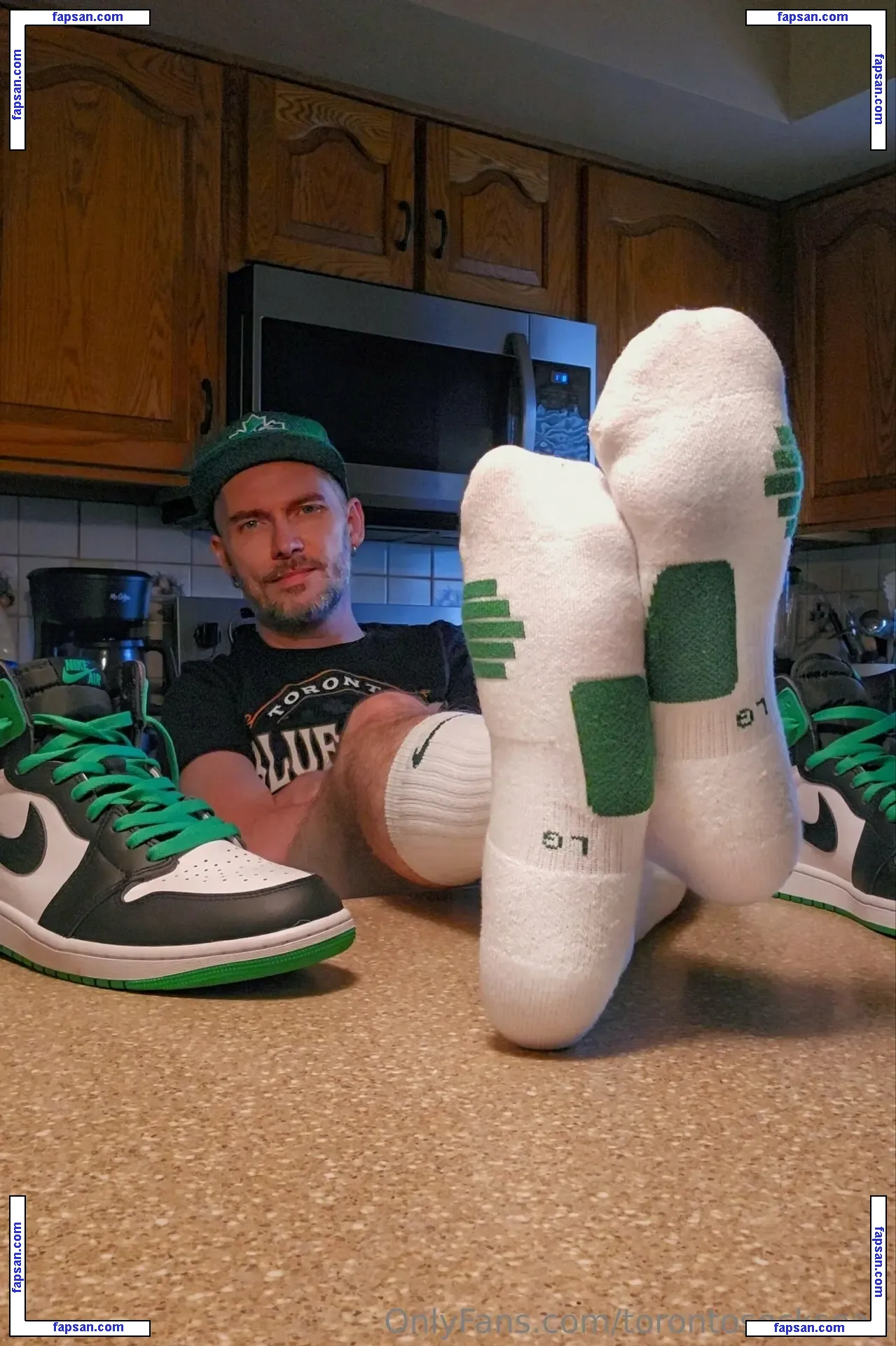 torontosocksean nude photo #0002 from OnlyFans