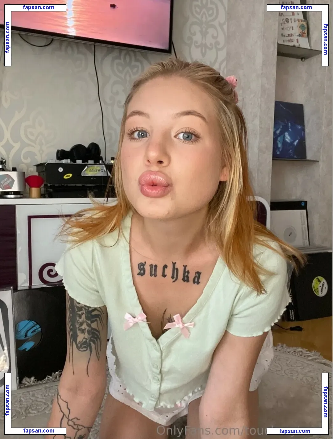 touchmytease голая фото #0003 с Онлифанс