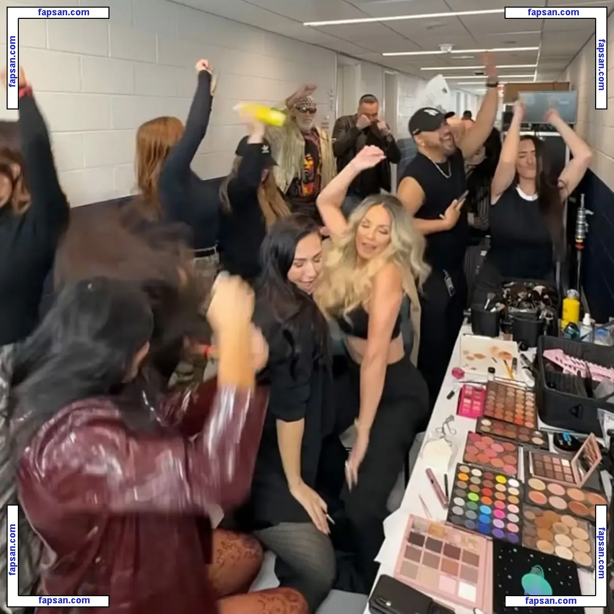 Trish Stratus голая фото #1300 с Онлифанс