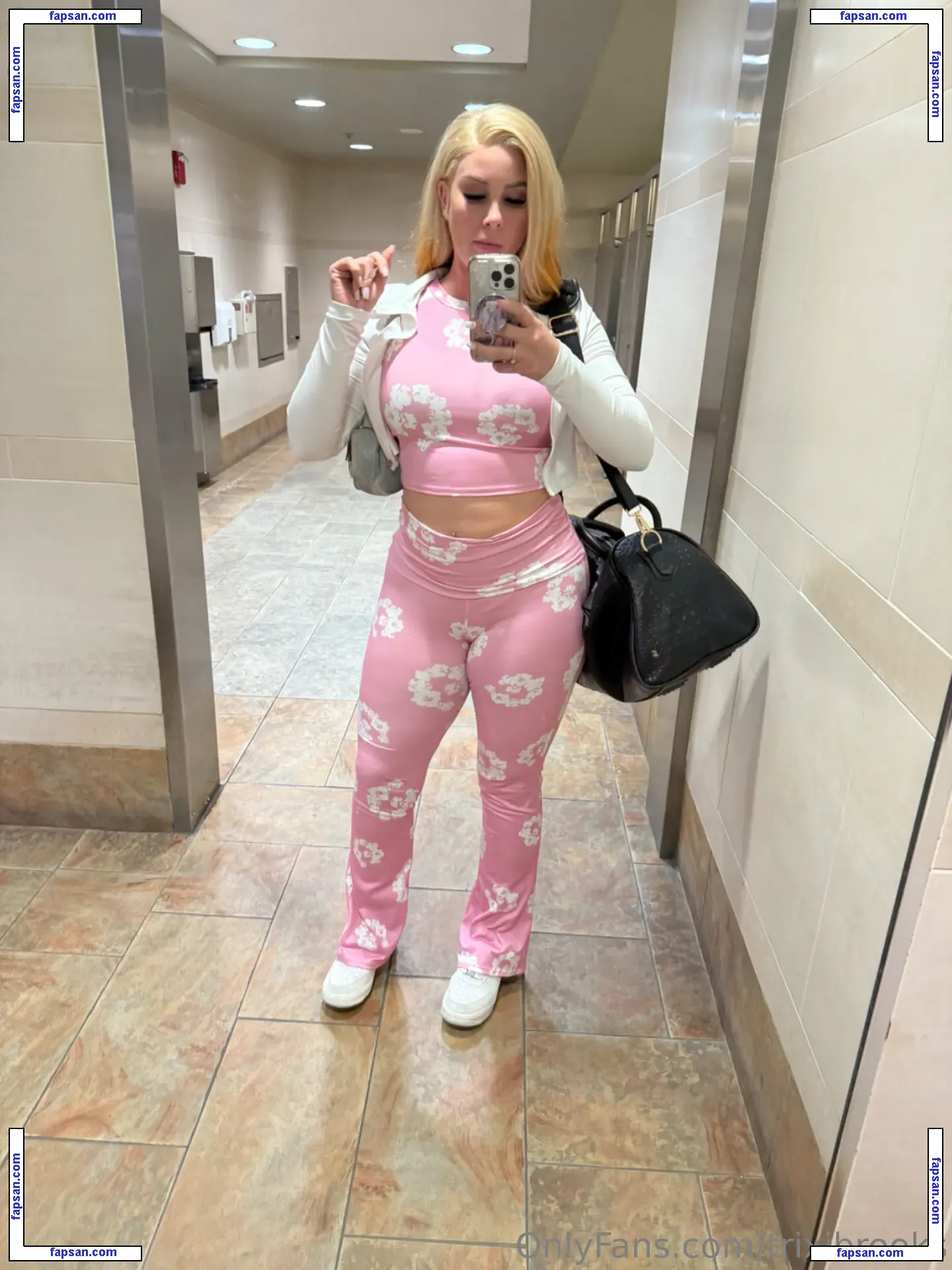 trixibrooks nude photo #0013 from OnlyFans