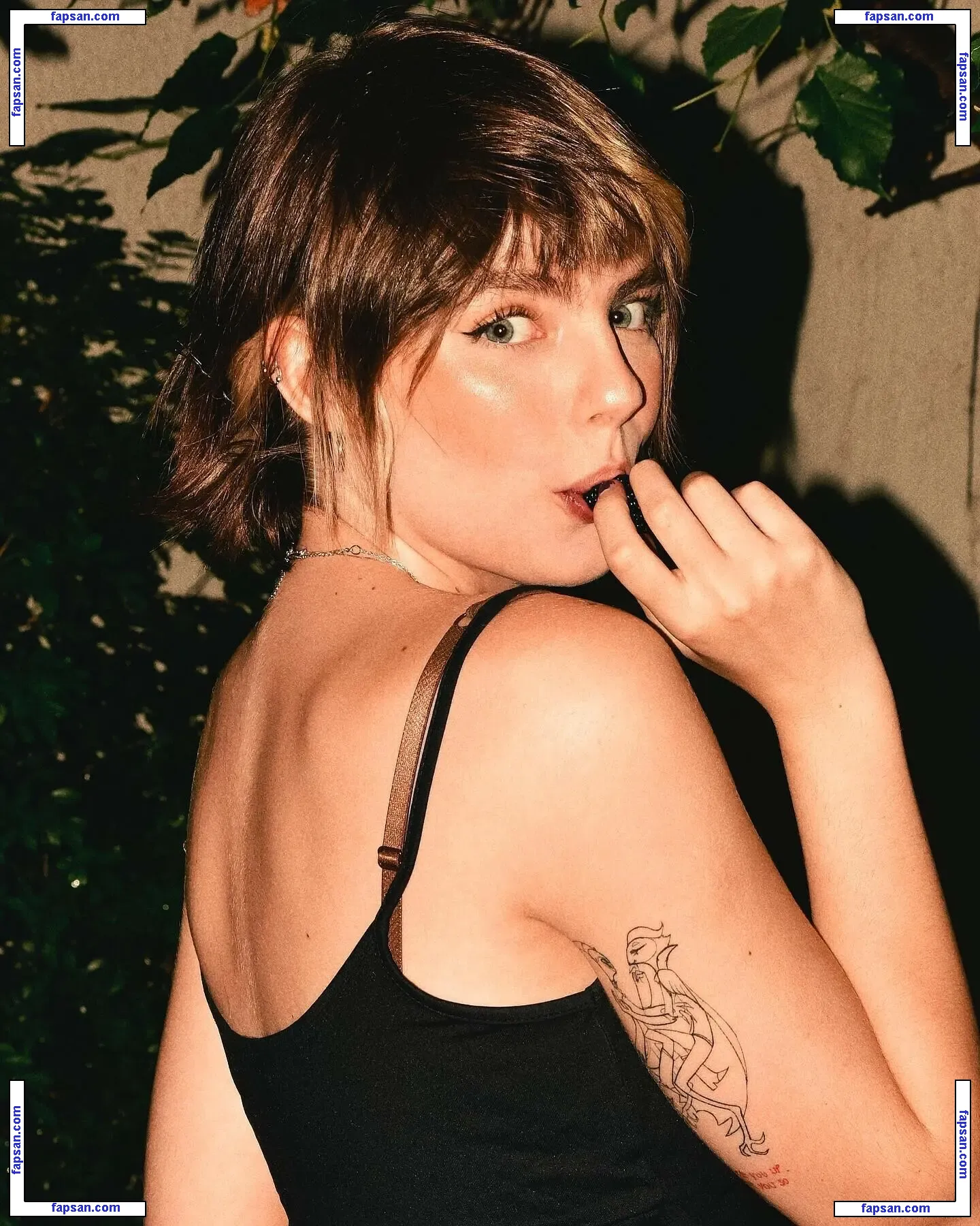 Triz Pariz nude photo #0043 from OnlyFans