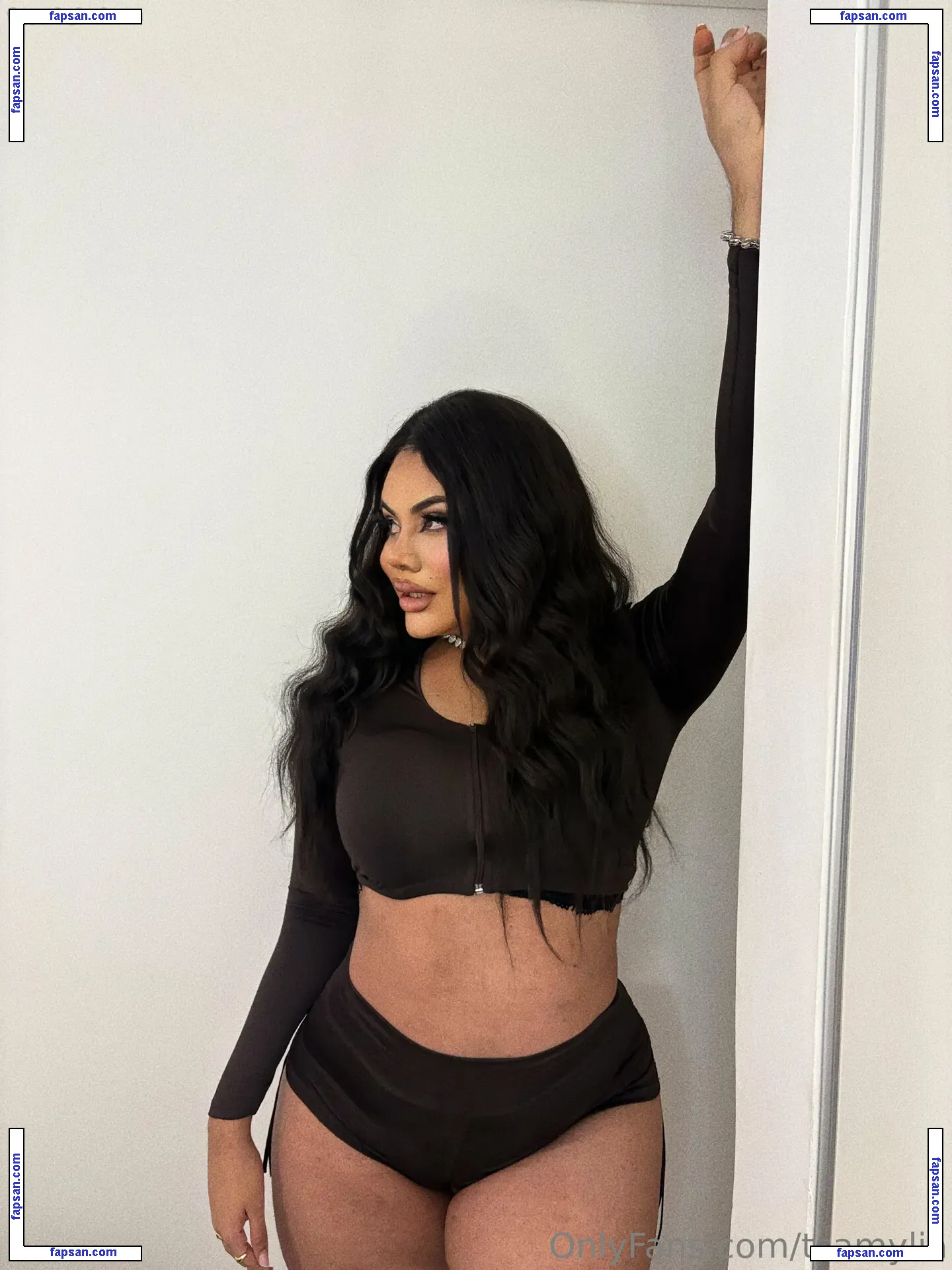tsamylia nude photo #0009 from OnlyFans